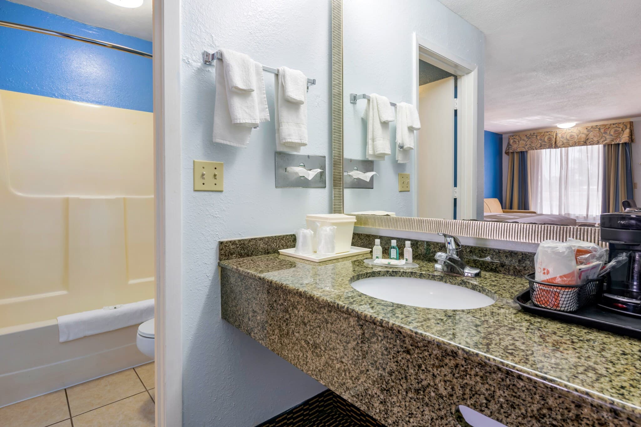 Quality Inn Sarasota North Near Lido Key Beach — 16