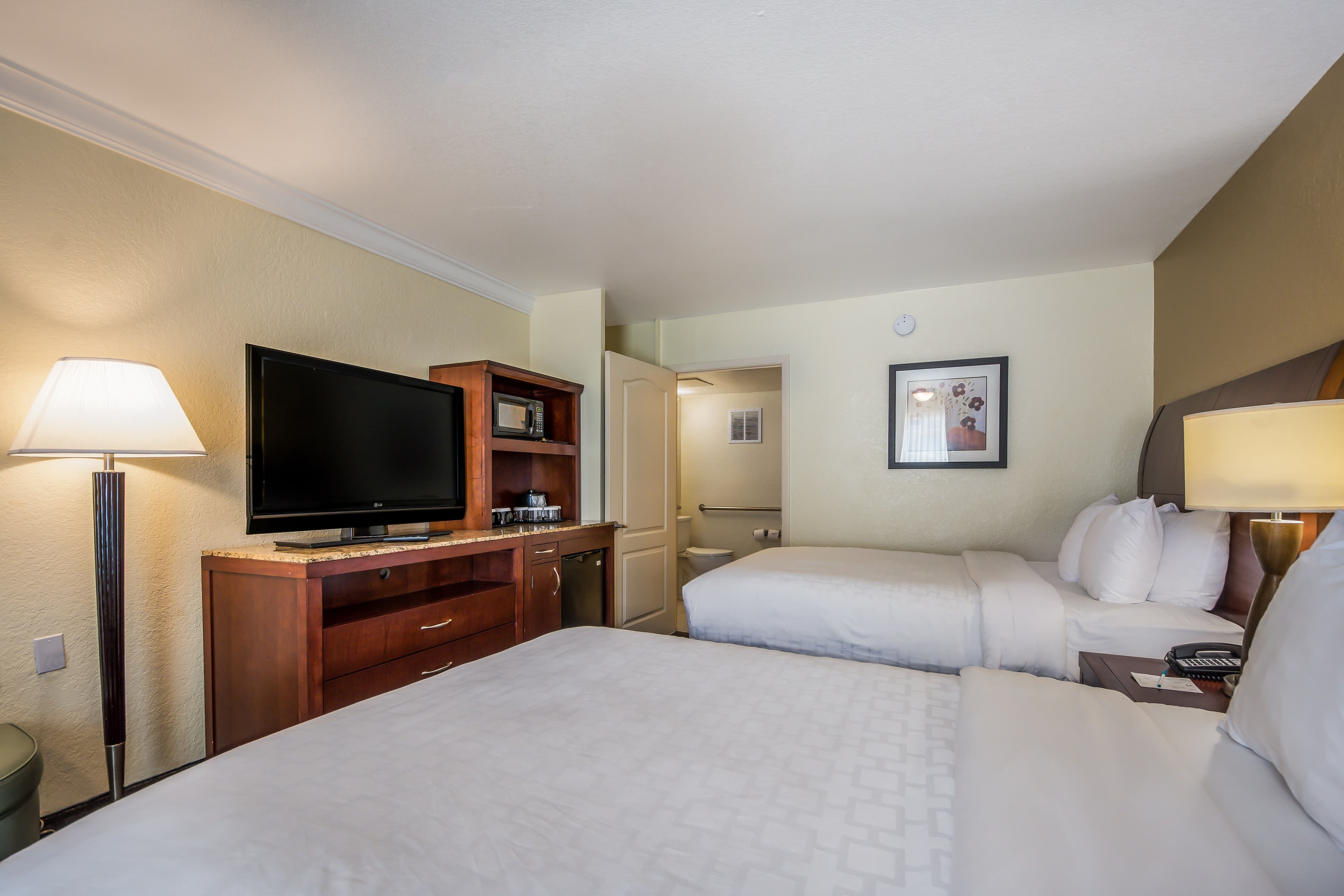 Clarion Inn & Suites Central Clearwater Beach — 15
