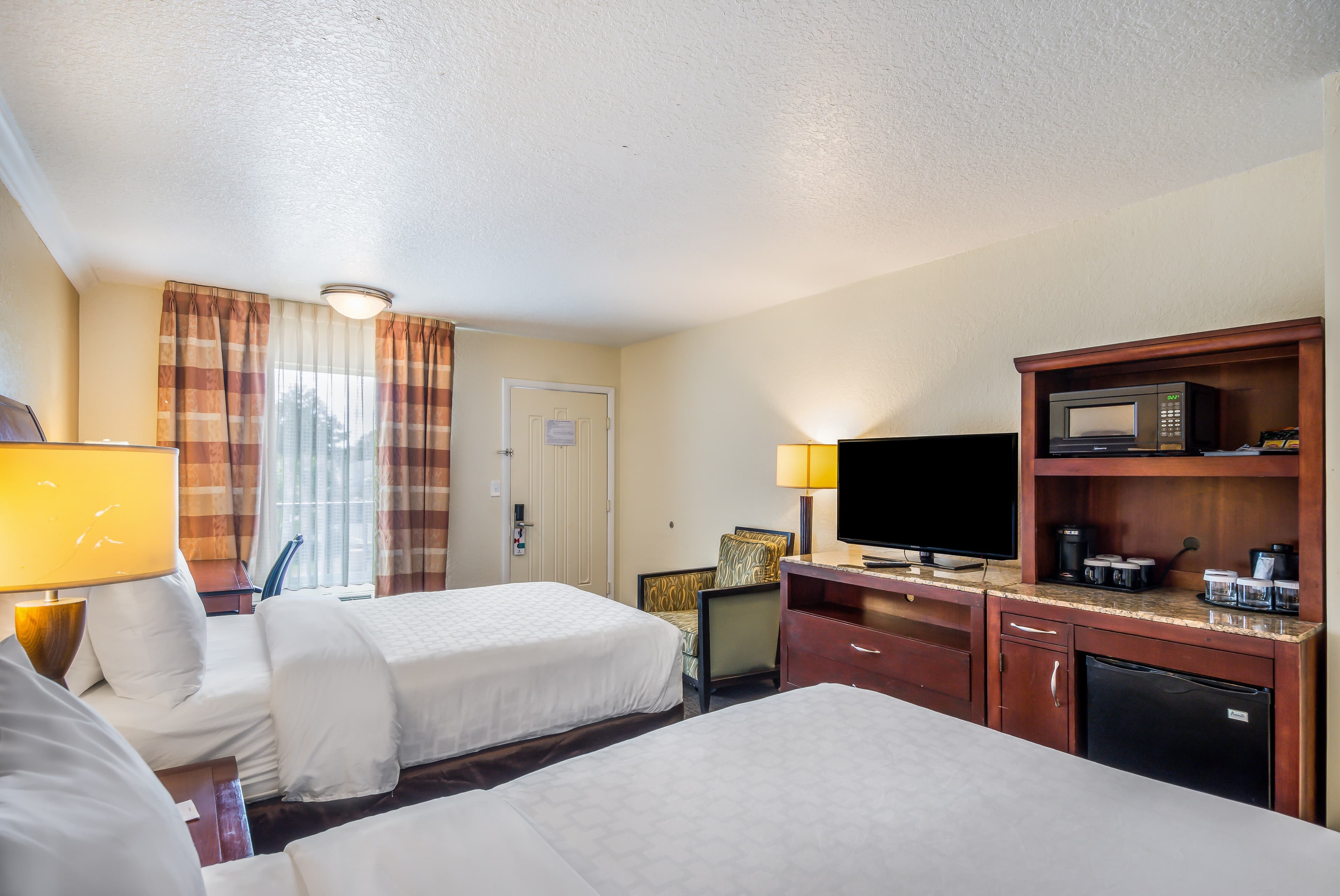 Clarion Inn & Suites Central Clearwater Beach — 16