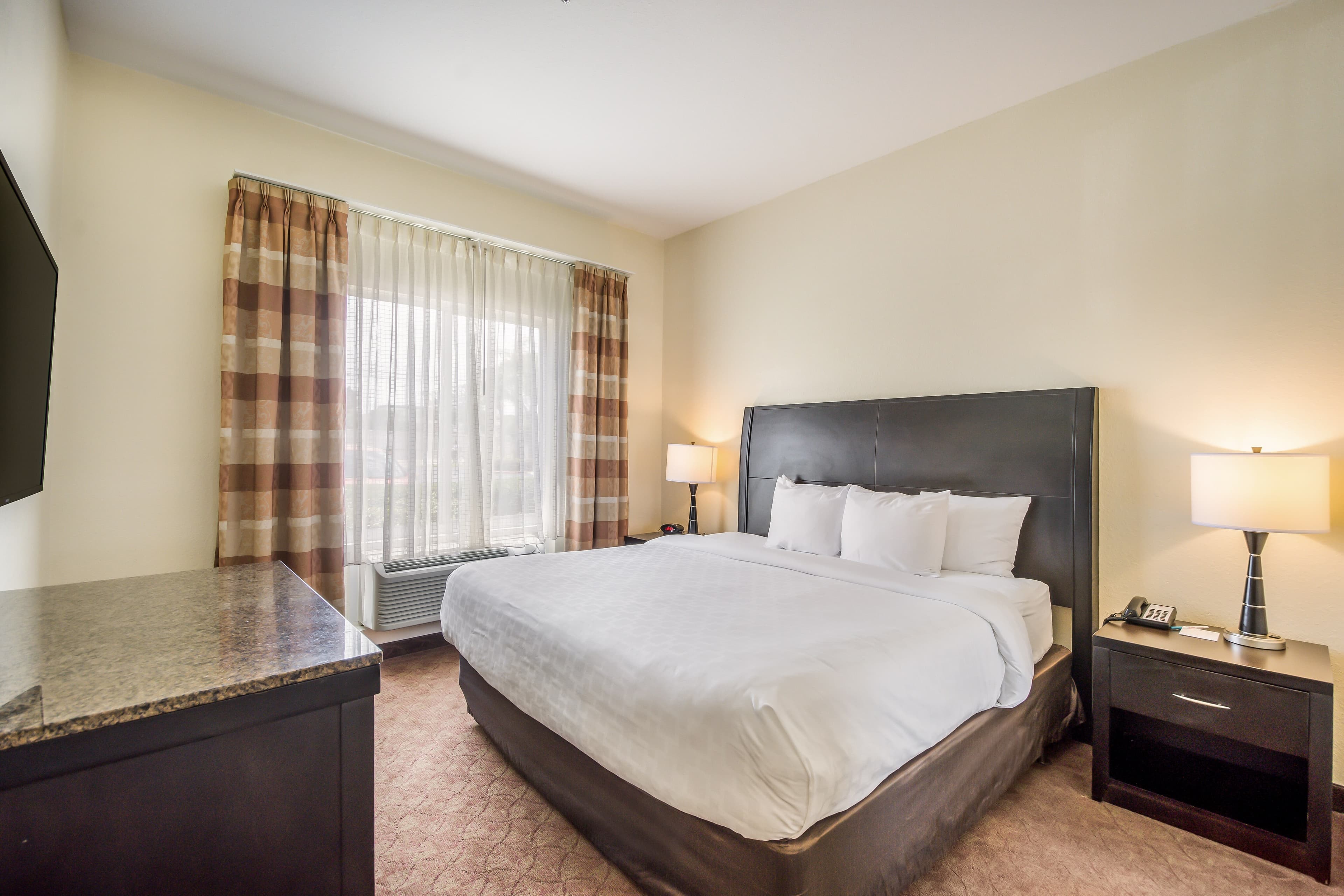 Clarion Inn & Suites Central Clearwater Beach — 52