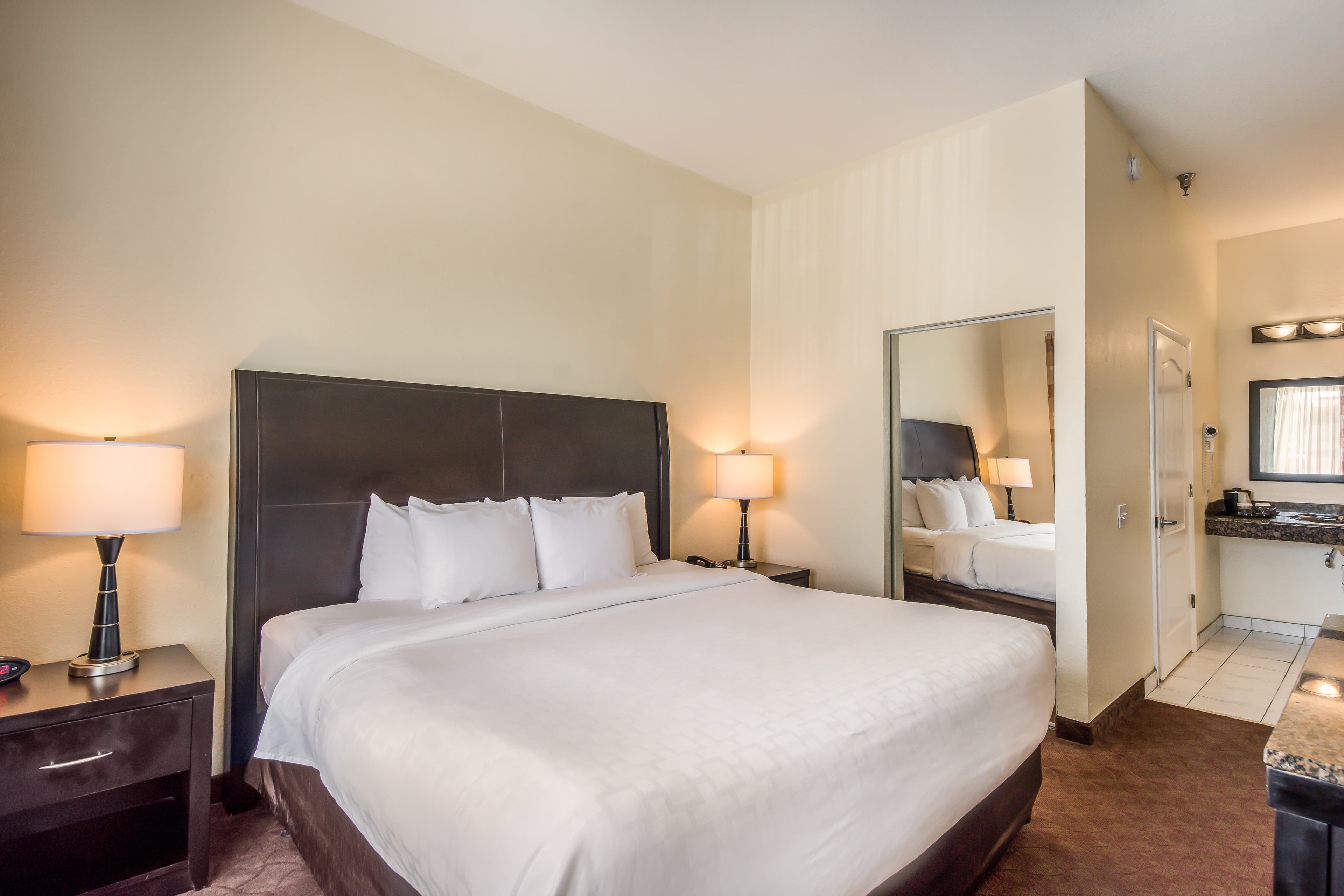 Clarion Inn & Suites Central Clearwater Beach — 53