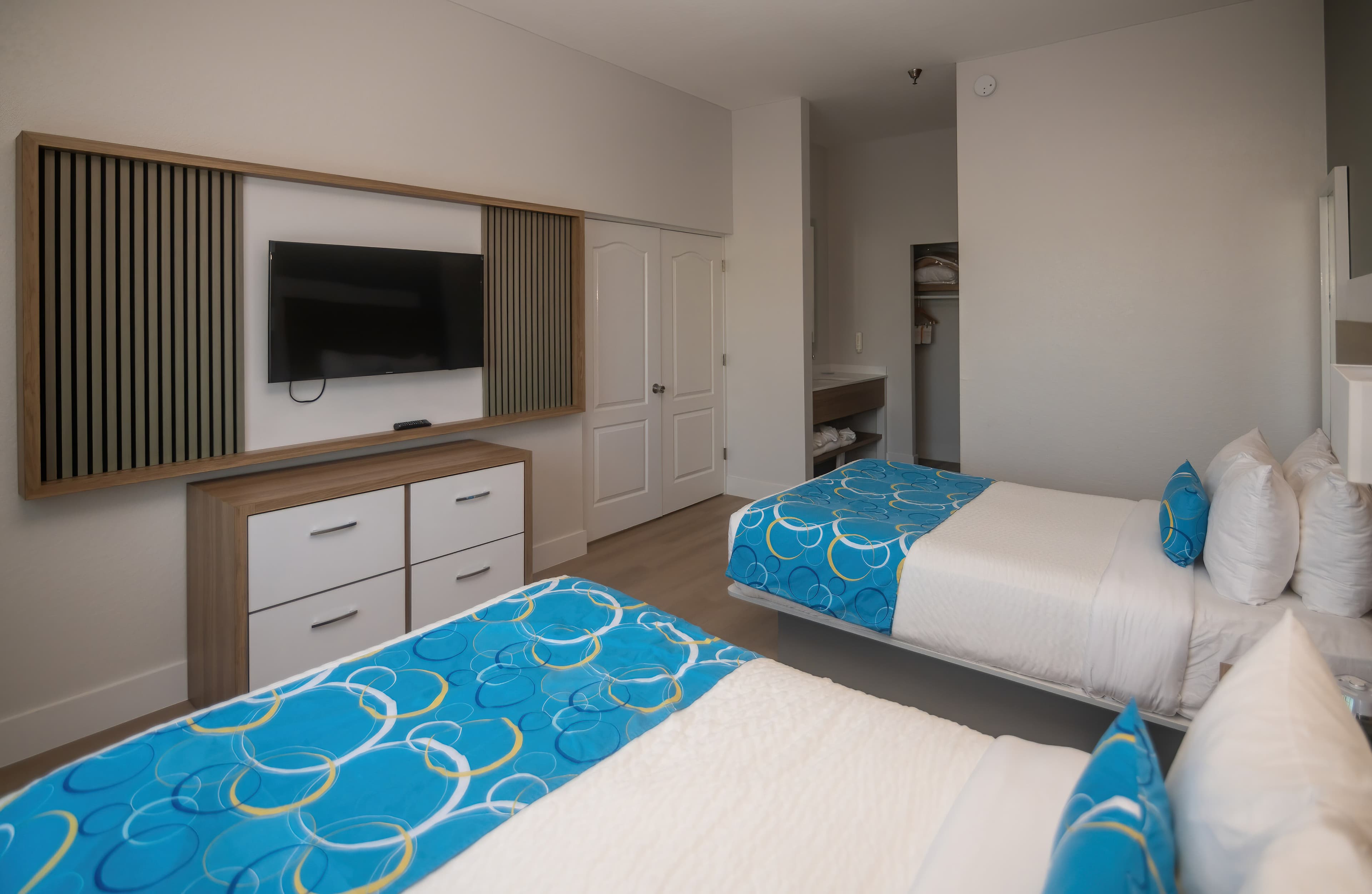 Clarion Inn & Suites Central Clearwater Beach — 60