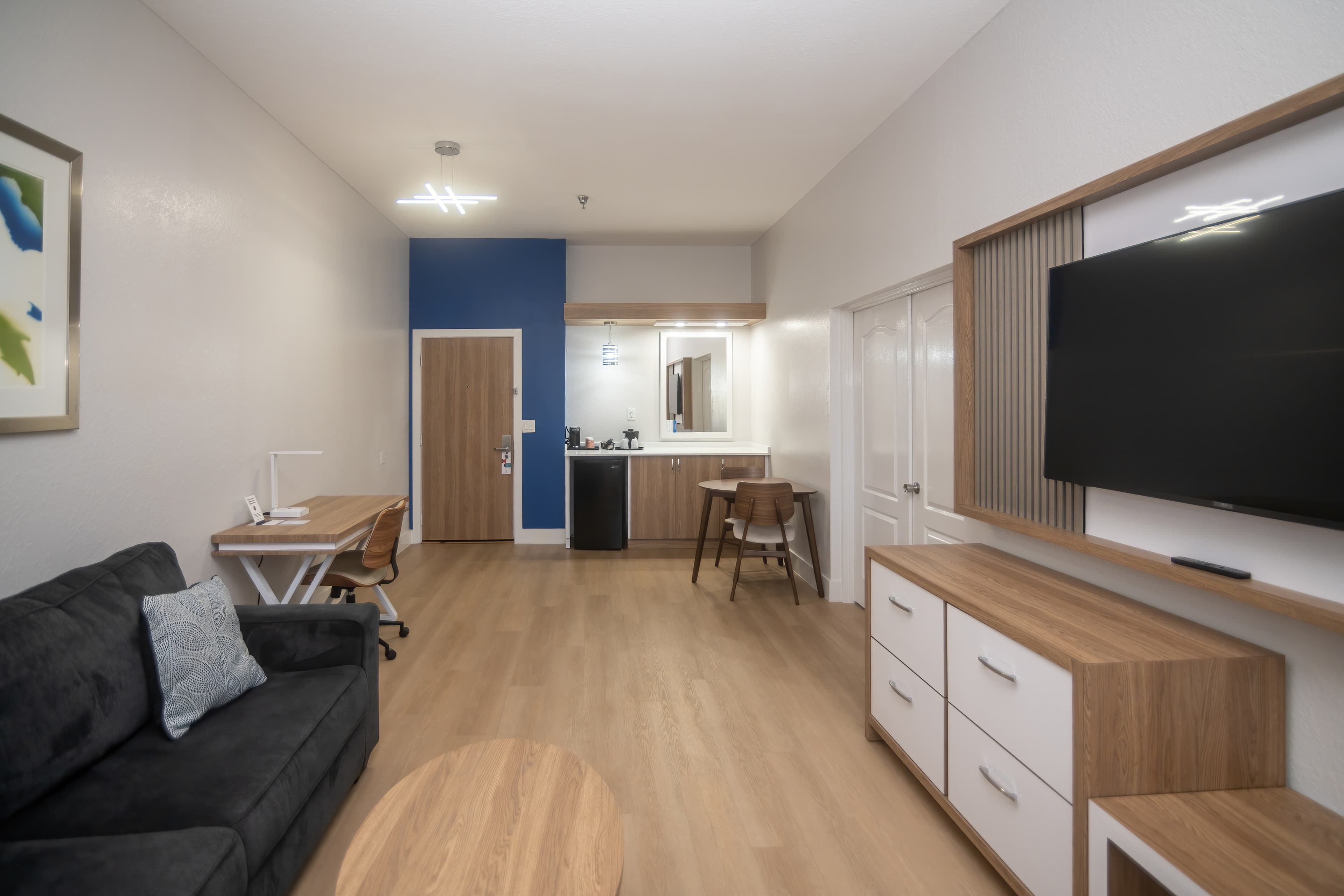 Clarion Inn & Suites Central Clearwater Beach — 61