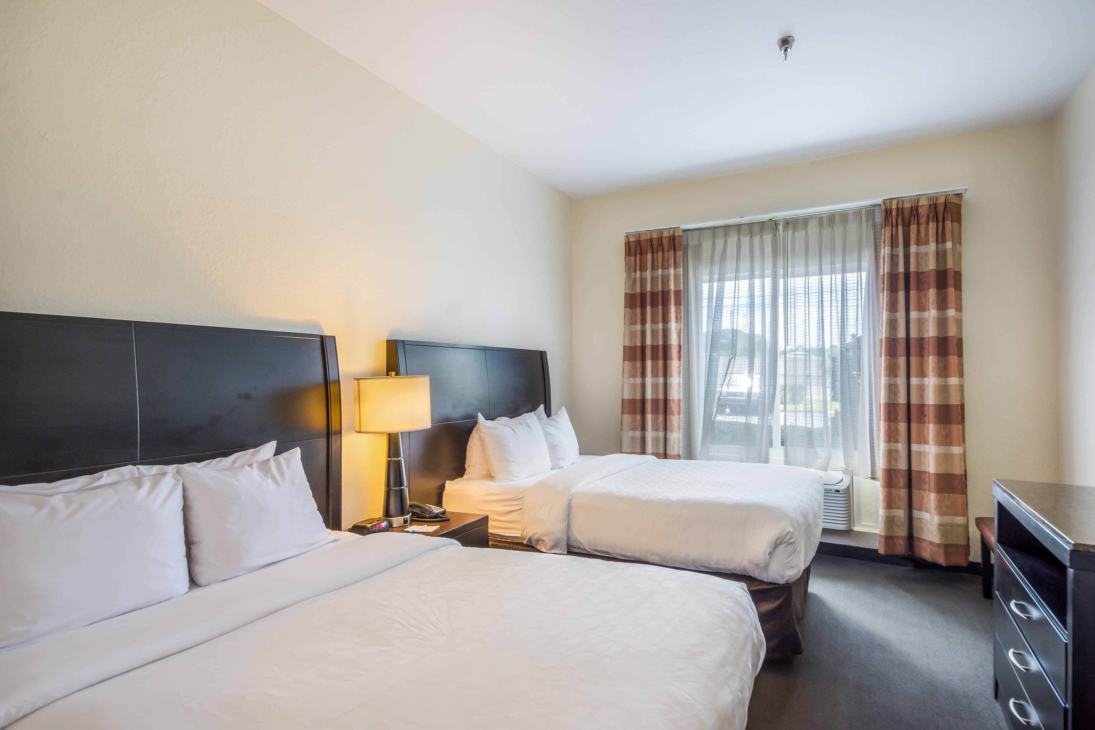 Clarion Inn & Suites Central Clearwater Beach — 57