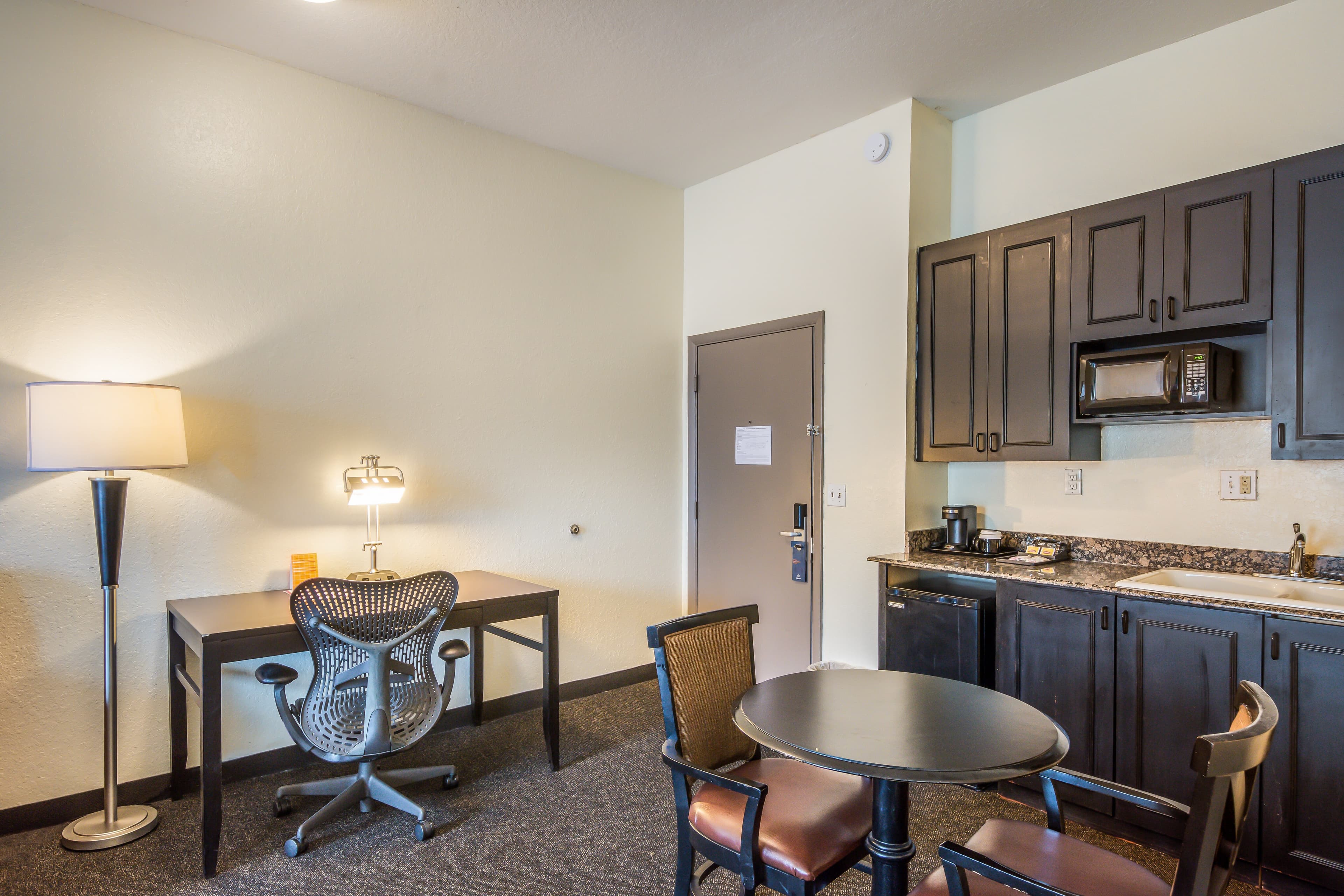 Clarion Inn & Suites Central Clearwater Beach — 64