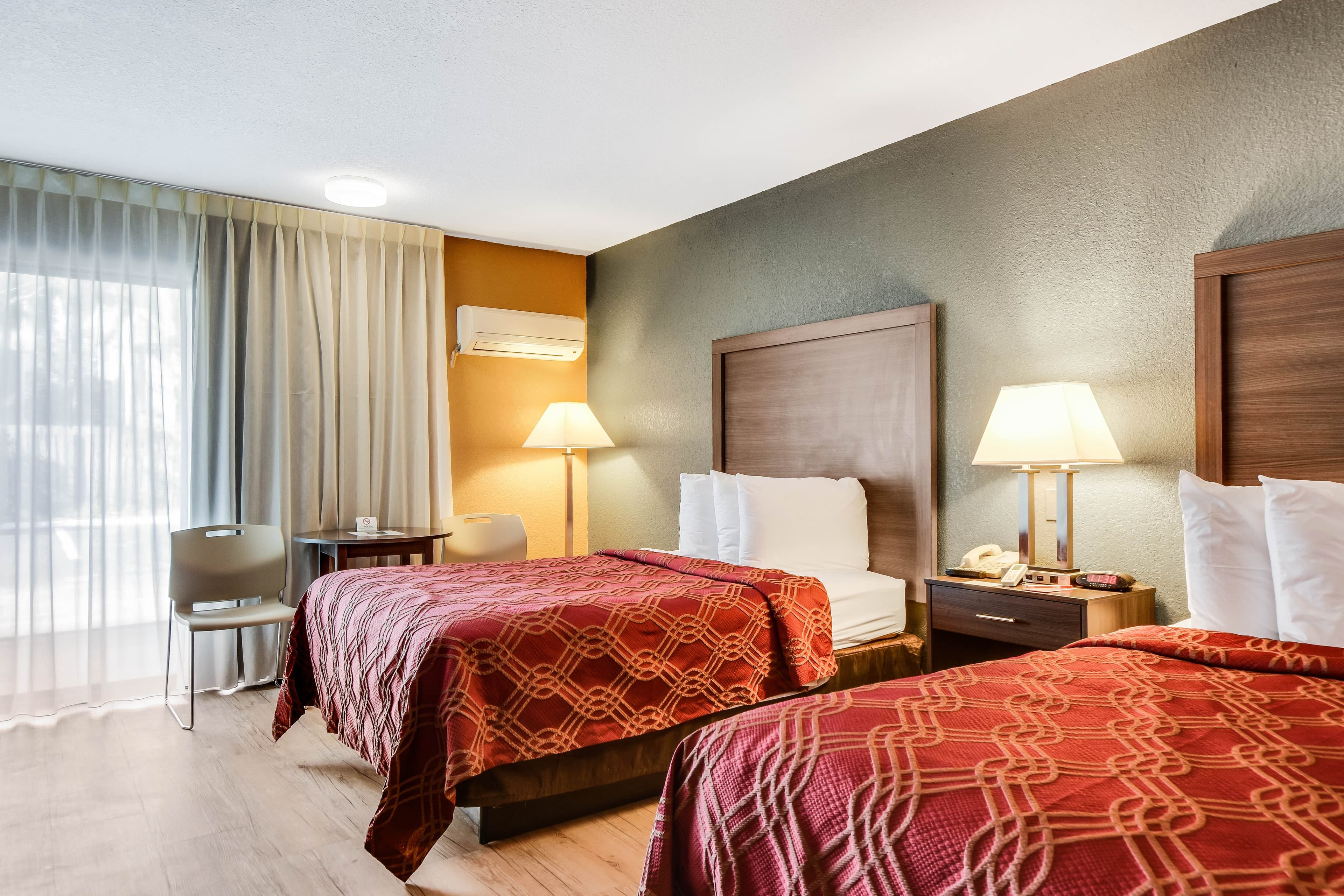 Econo Lodge Tampa near Busch Gardens — 13
