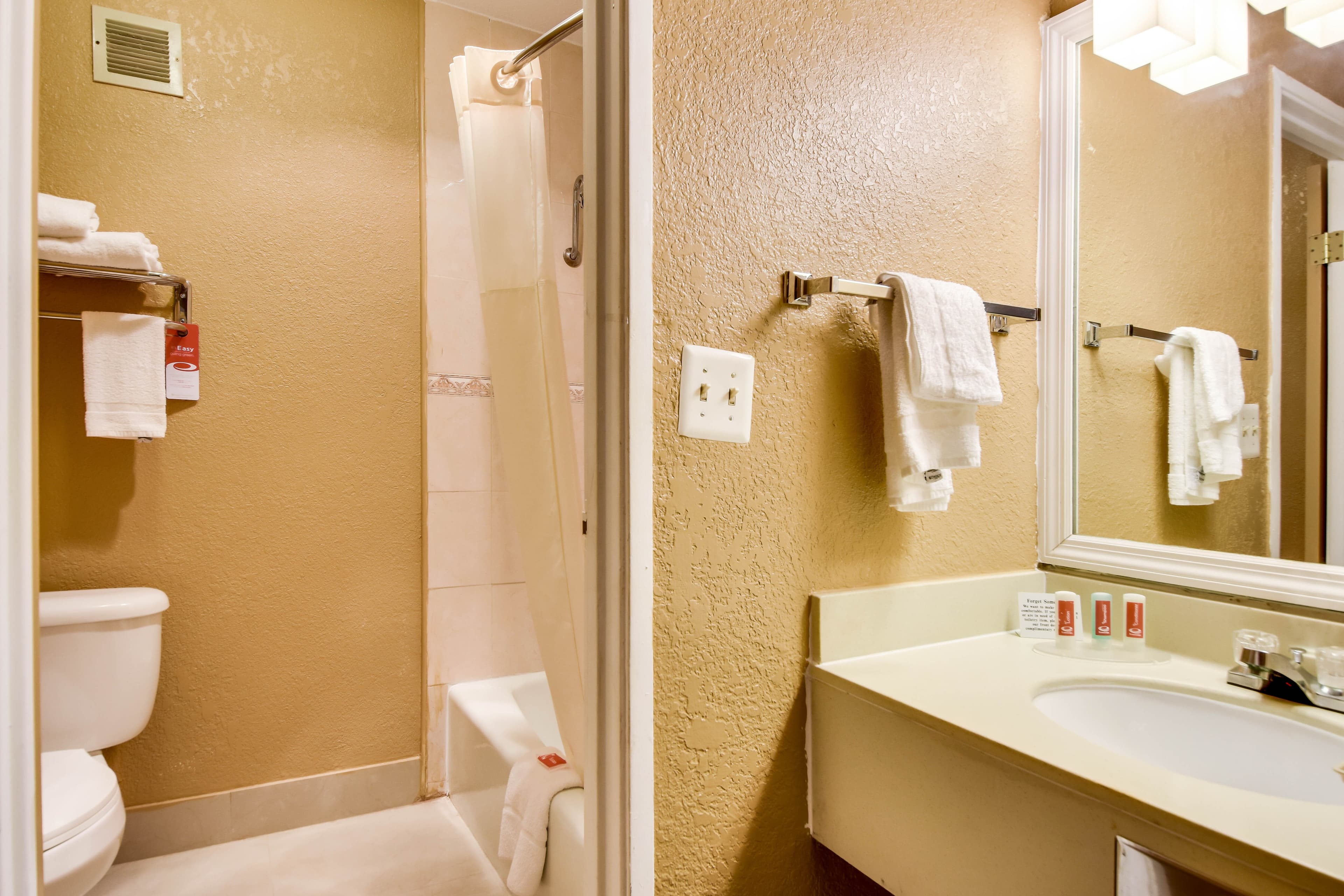Econo Lodge Tampa near Busch Gardens — 17