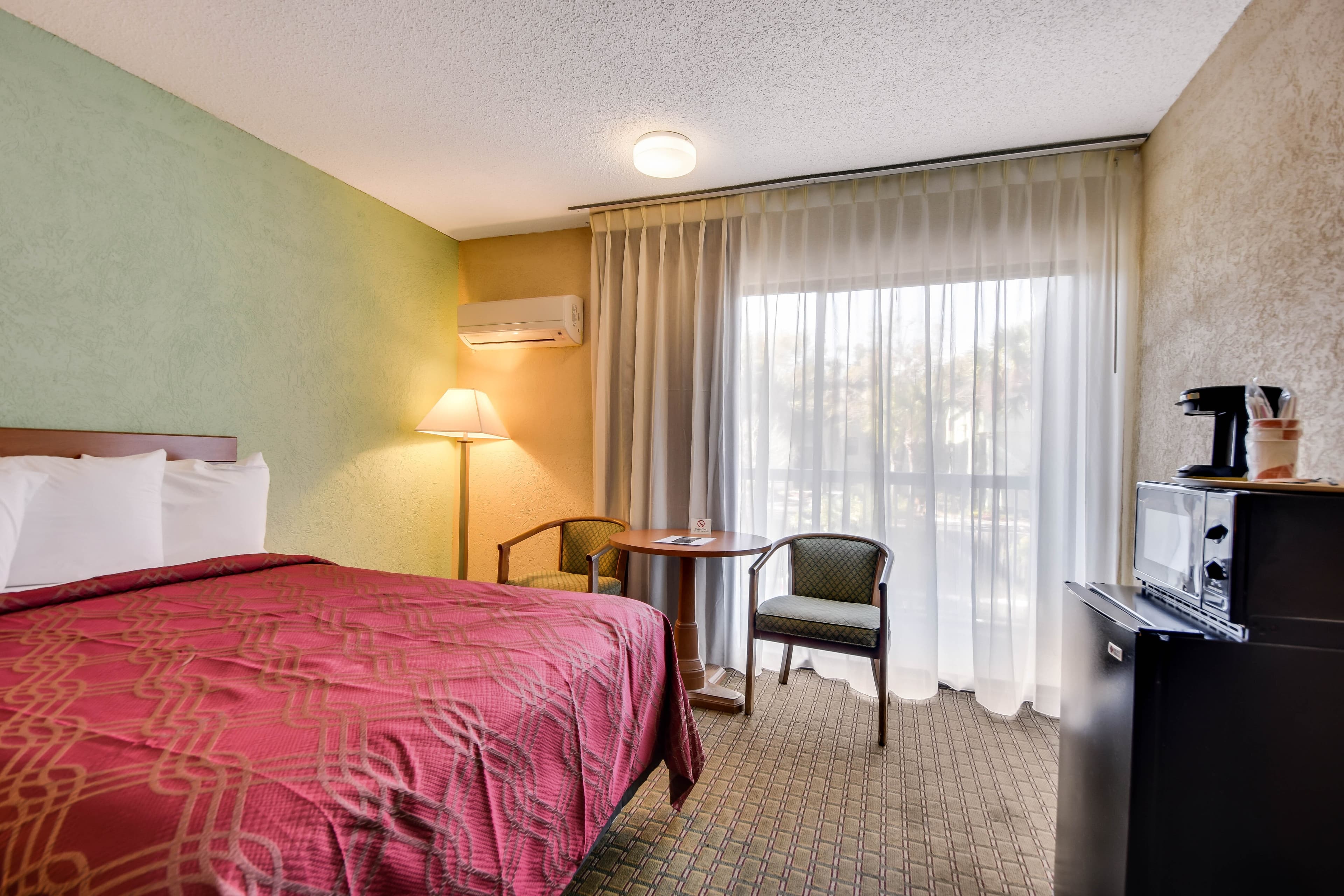 Econo Lodge Tampa near Busch Gardens — 11