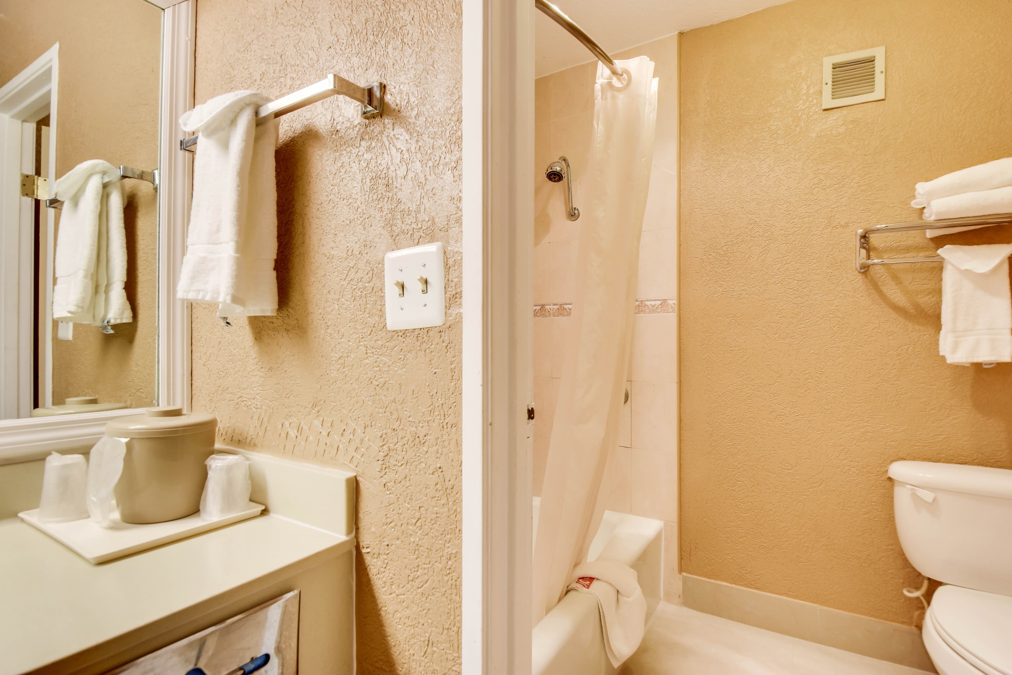 Econo Lodge Tampa near Busch Gardens — 25
