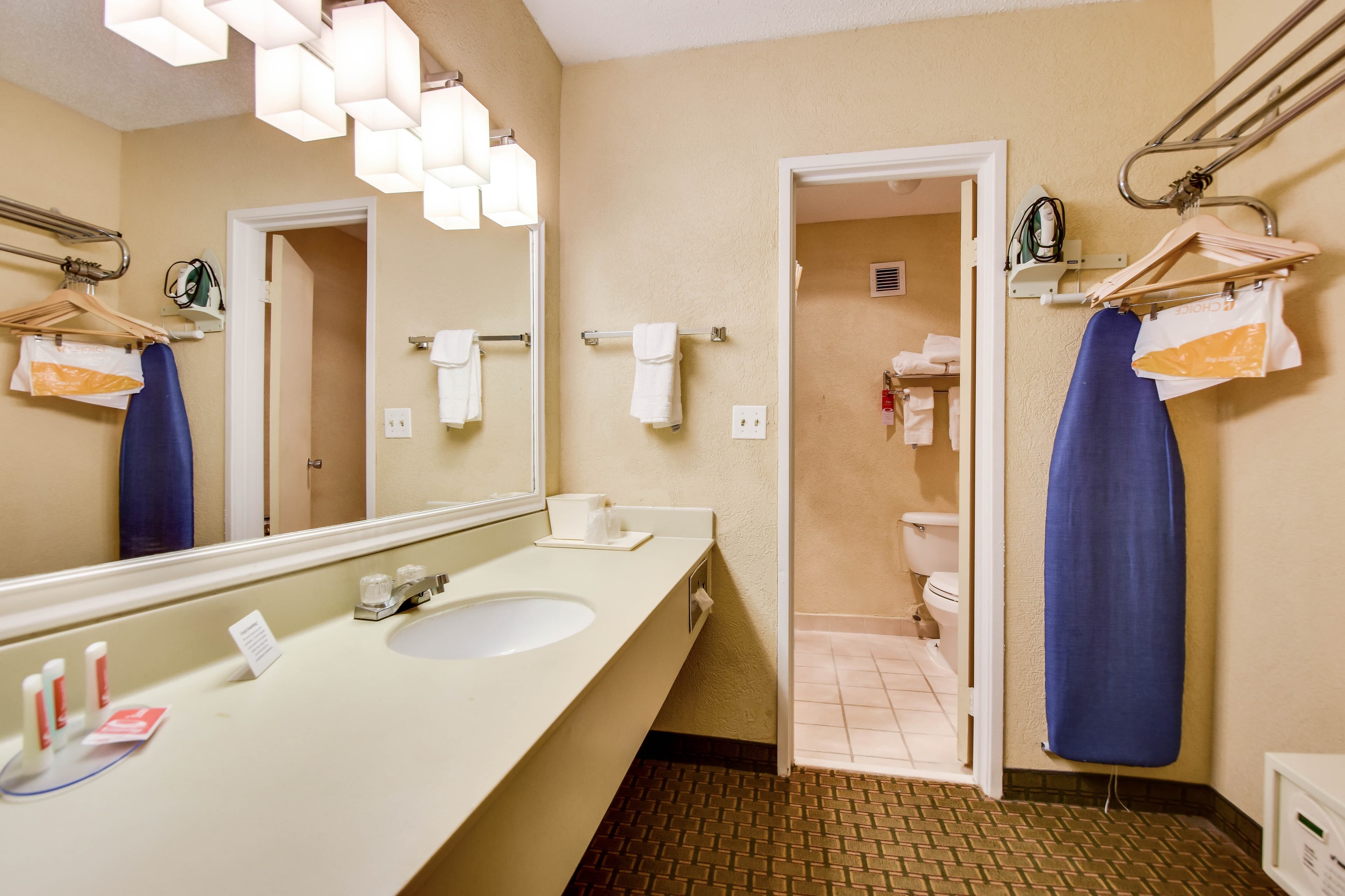 Econo Lodge Tampa near Busch Gardens — 21