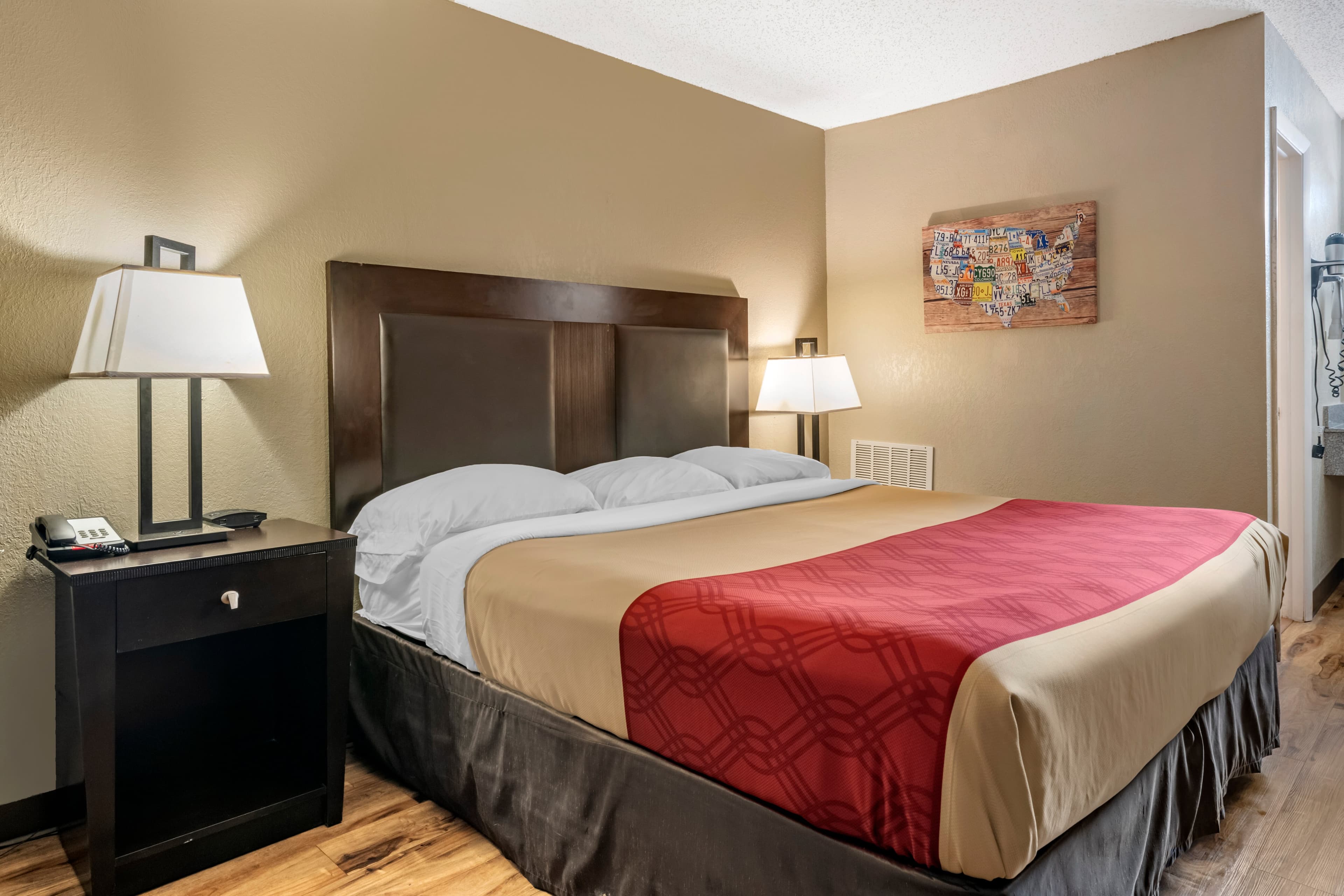 Econo Lodge Sebring - Image 2