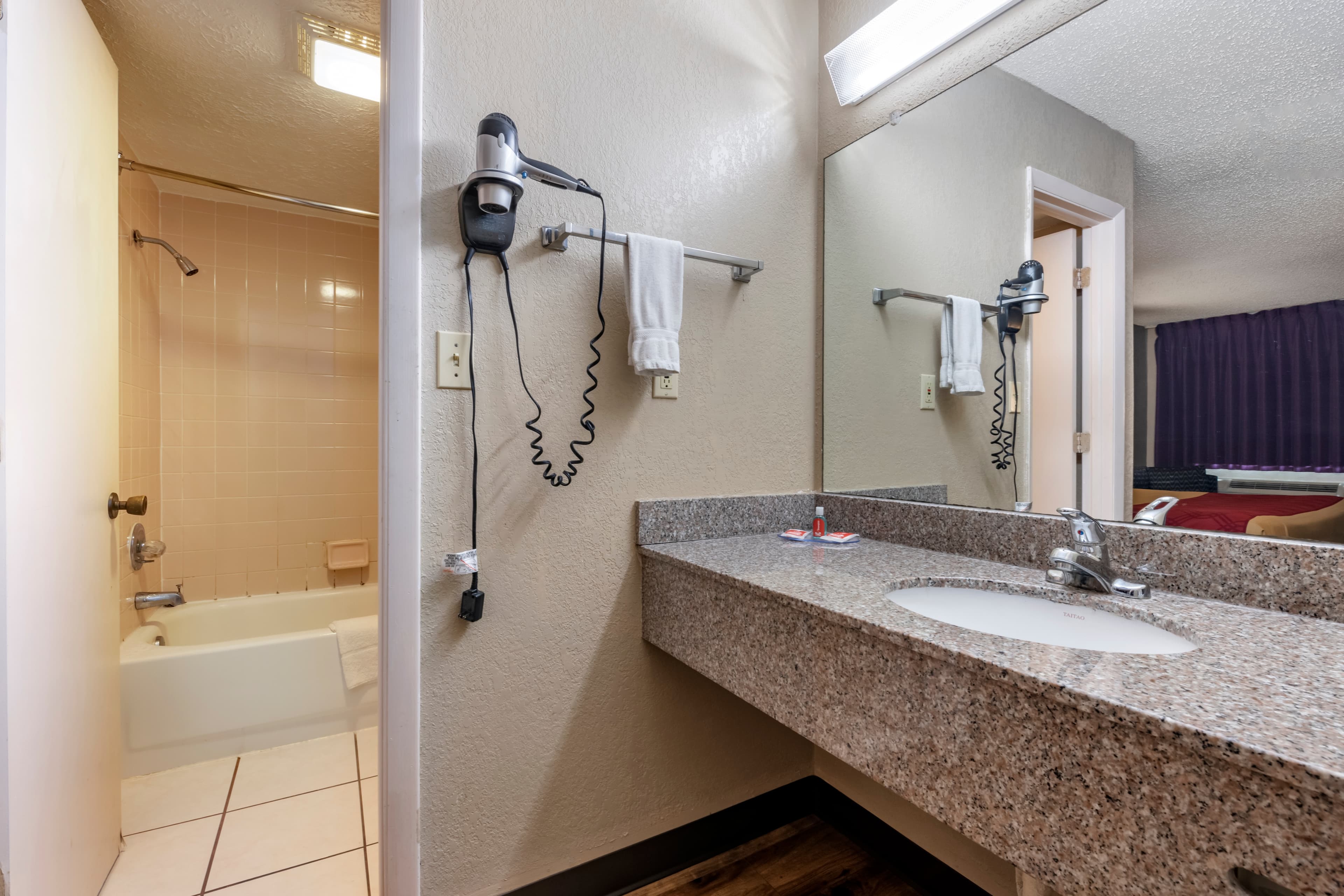 Econo Lodge Sebring — 6