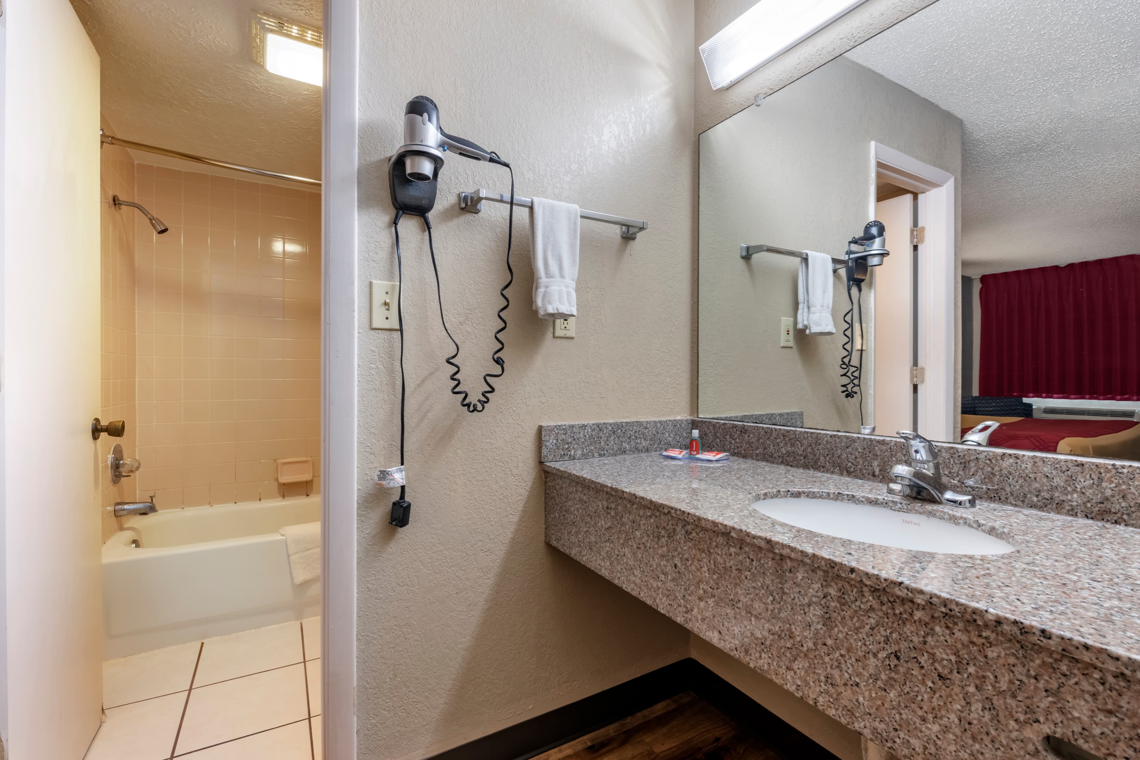 Econo Lodge Sebring — 21