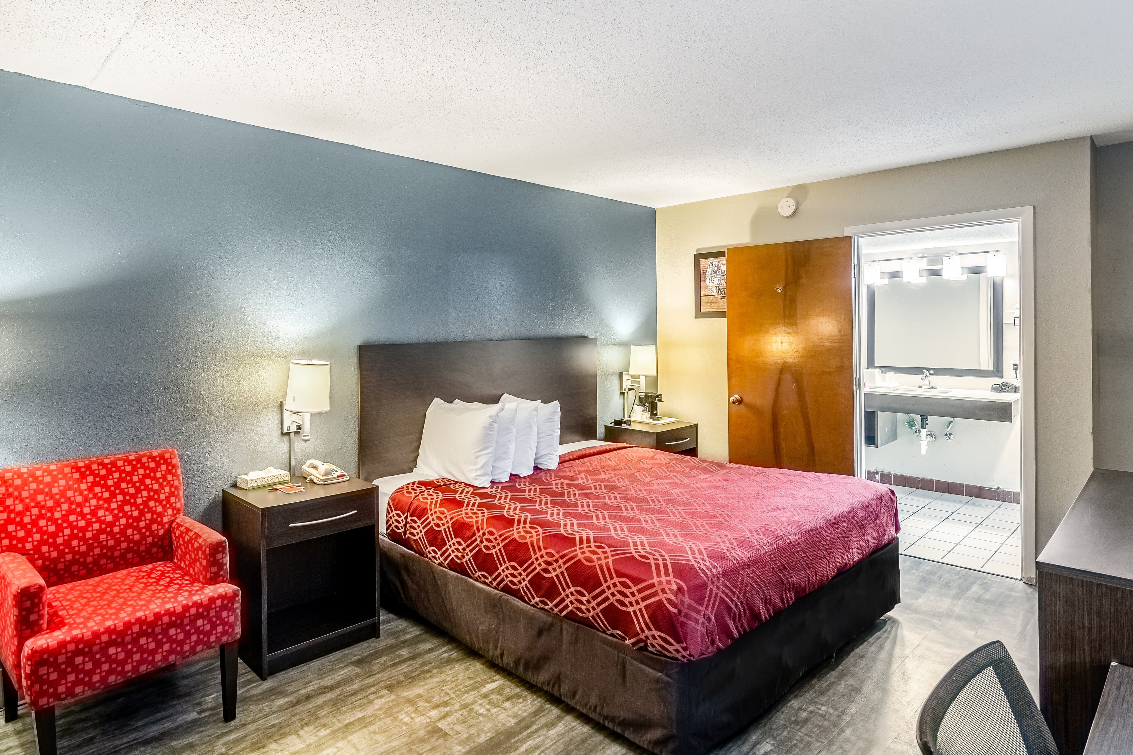 Econo Lodge Crestview South - Image 5