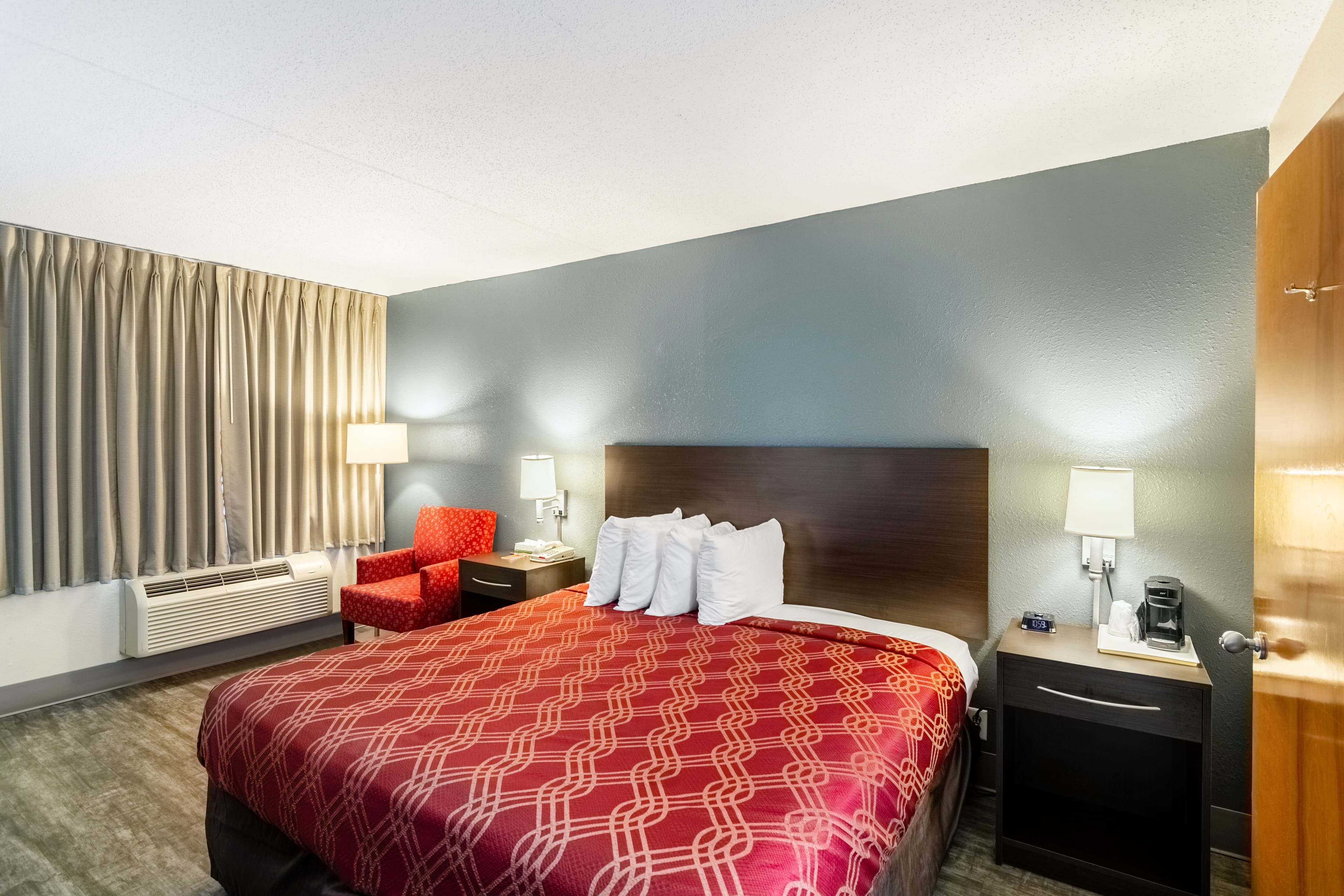 Econo Lodge Crestview South — 7