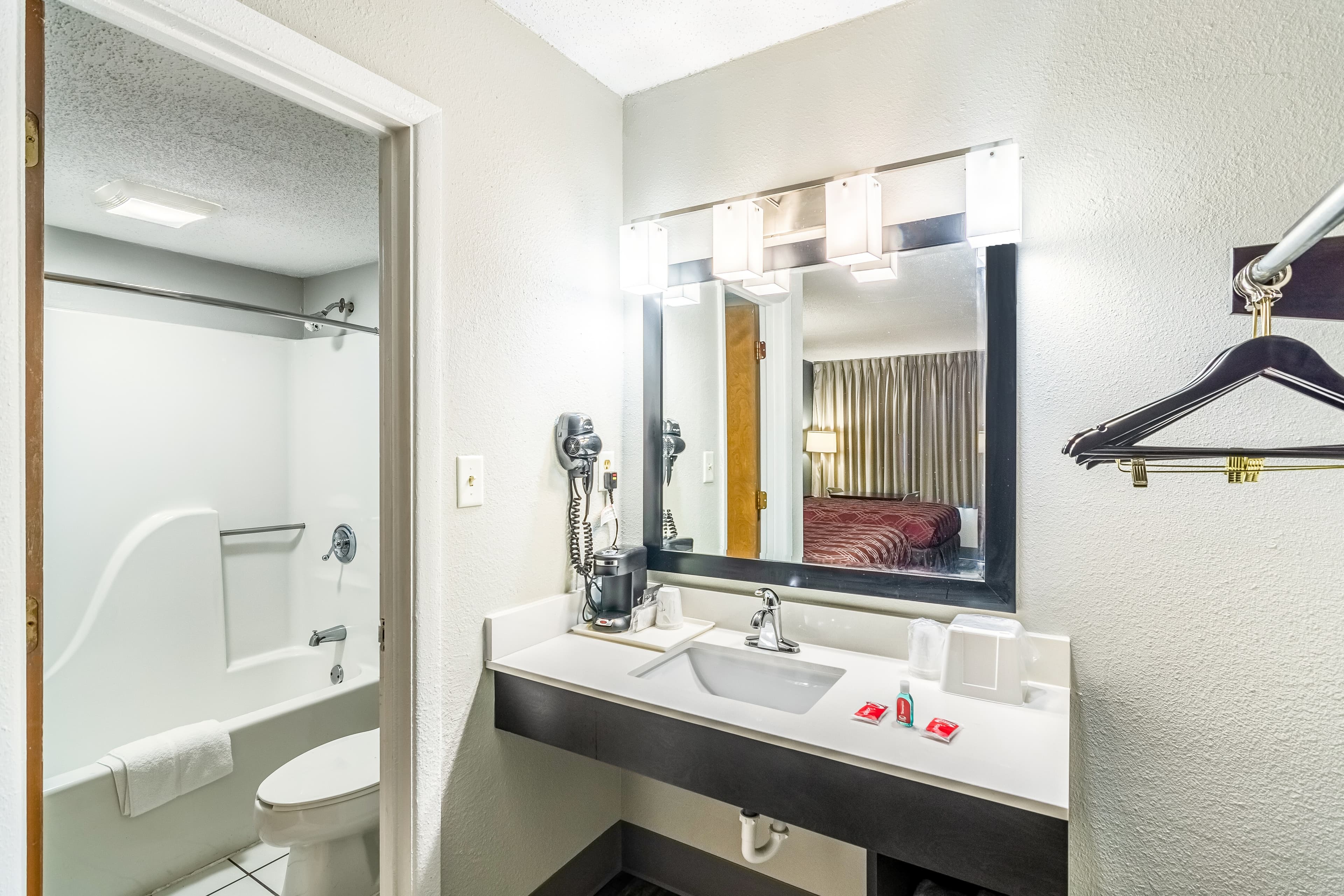 Econo Lodge Crestview South — 27