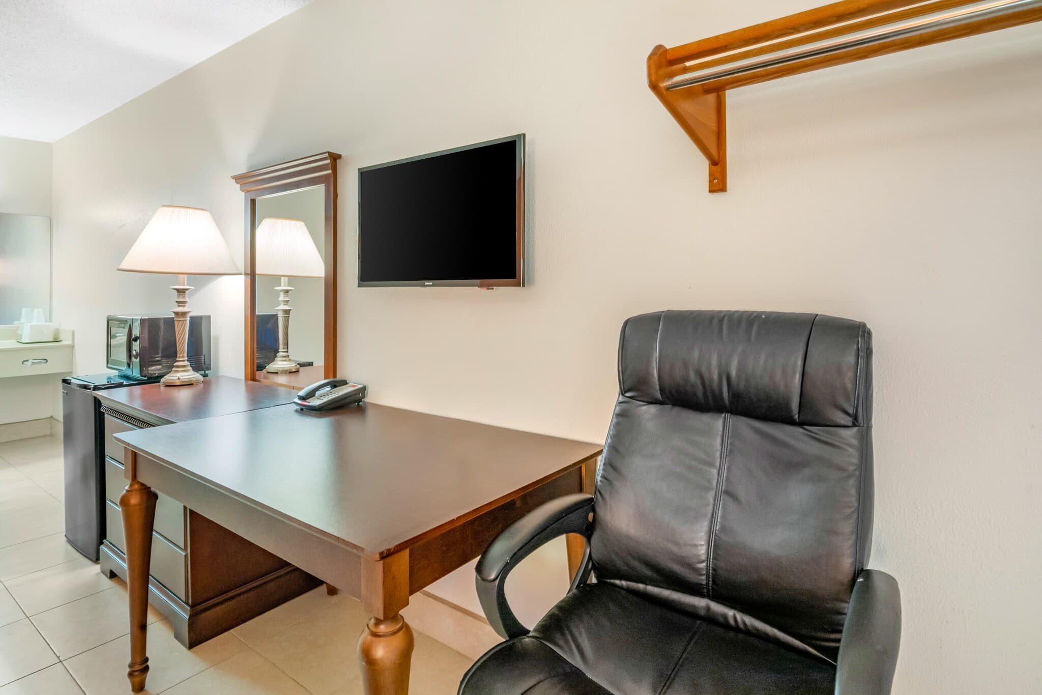 Econo Lodge Fort Myers North - Image 4