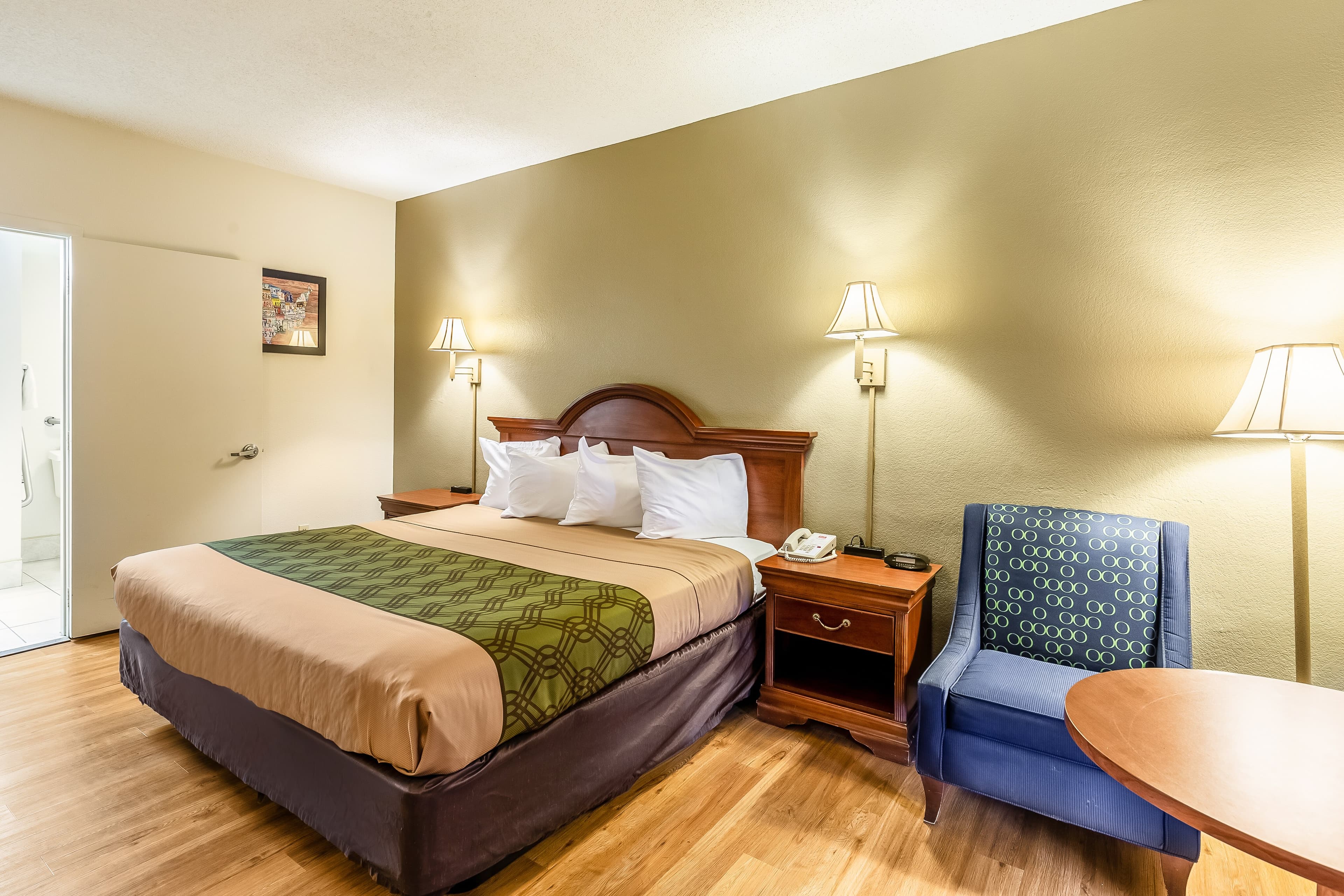 Econo Lodge Lake City-North — 10