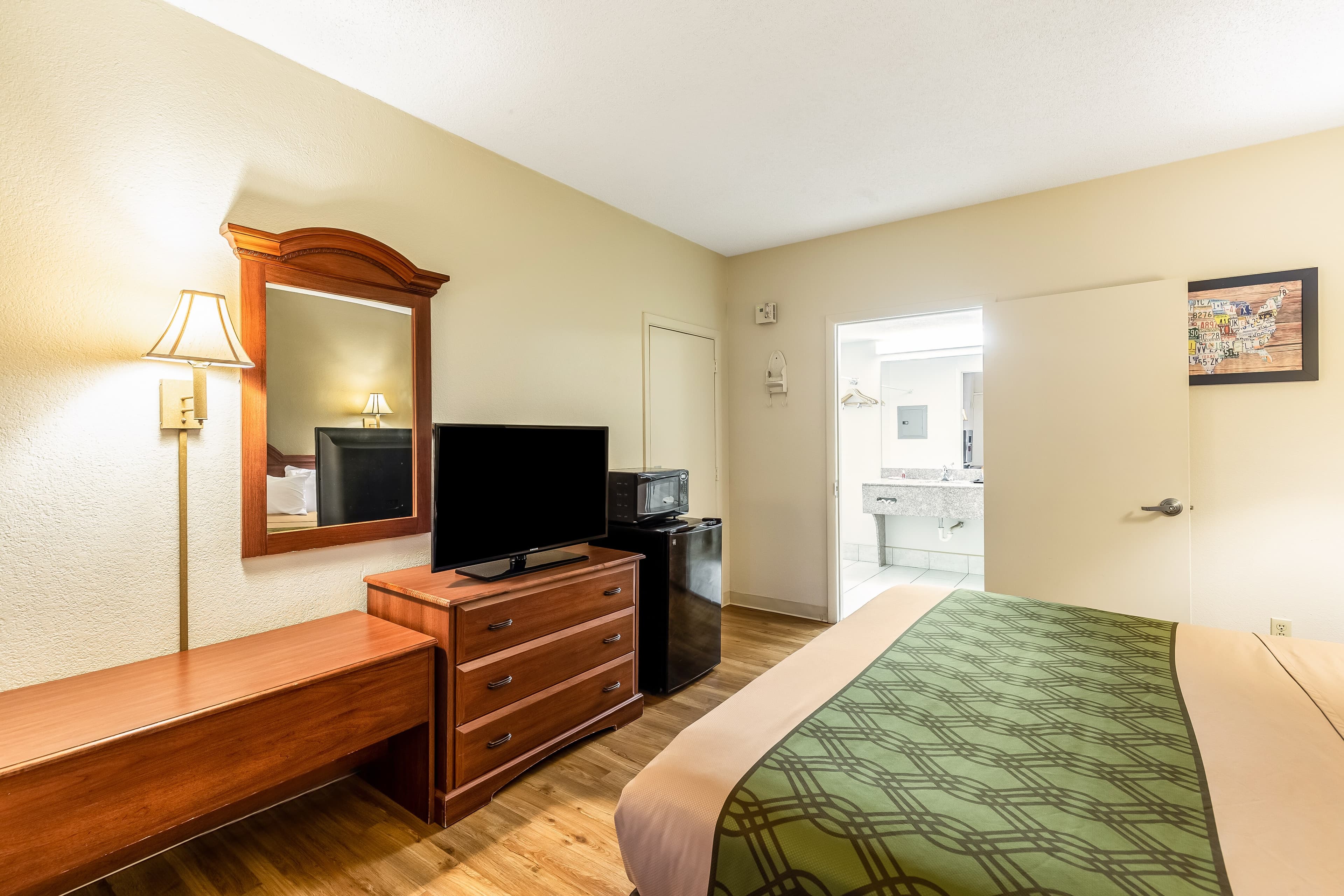 Econo Lodge Lake City-North — 11