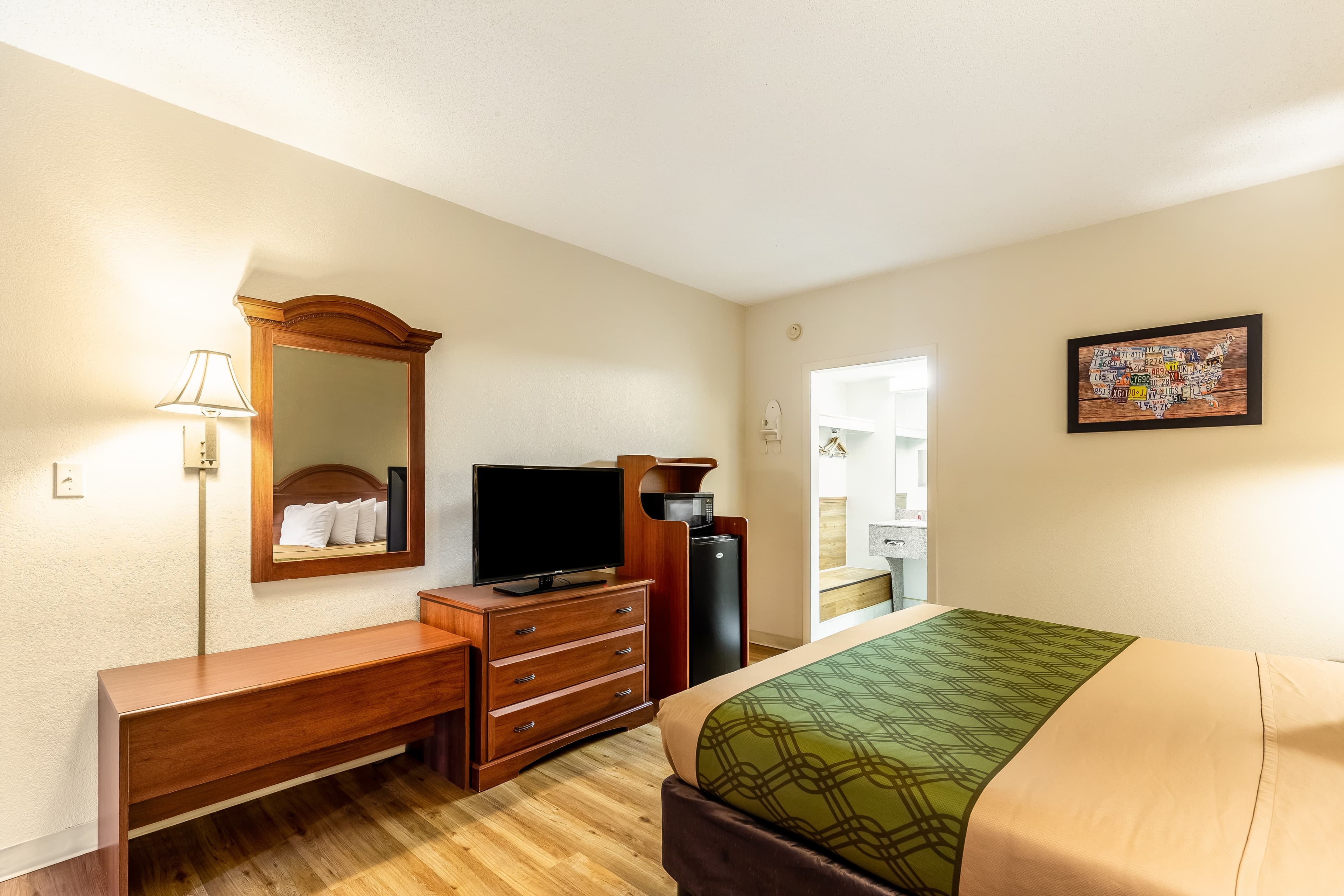 Econo Lodge Lake City-North — 3