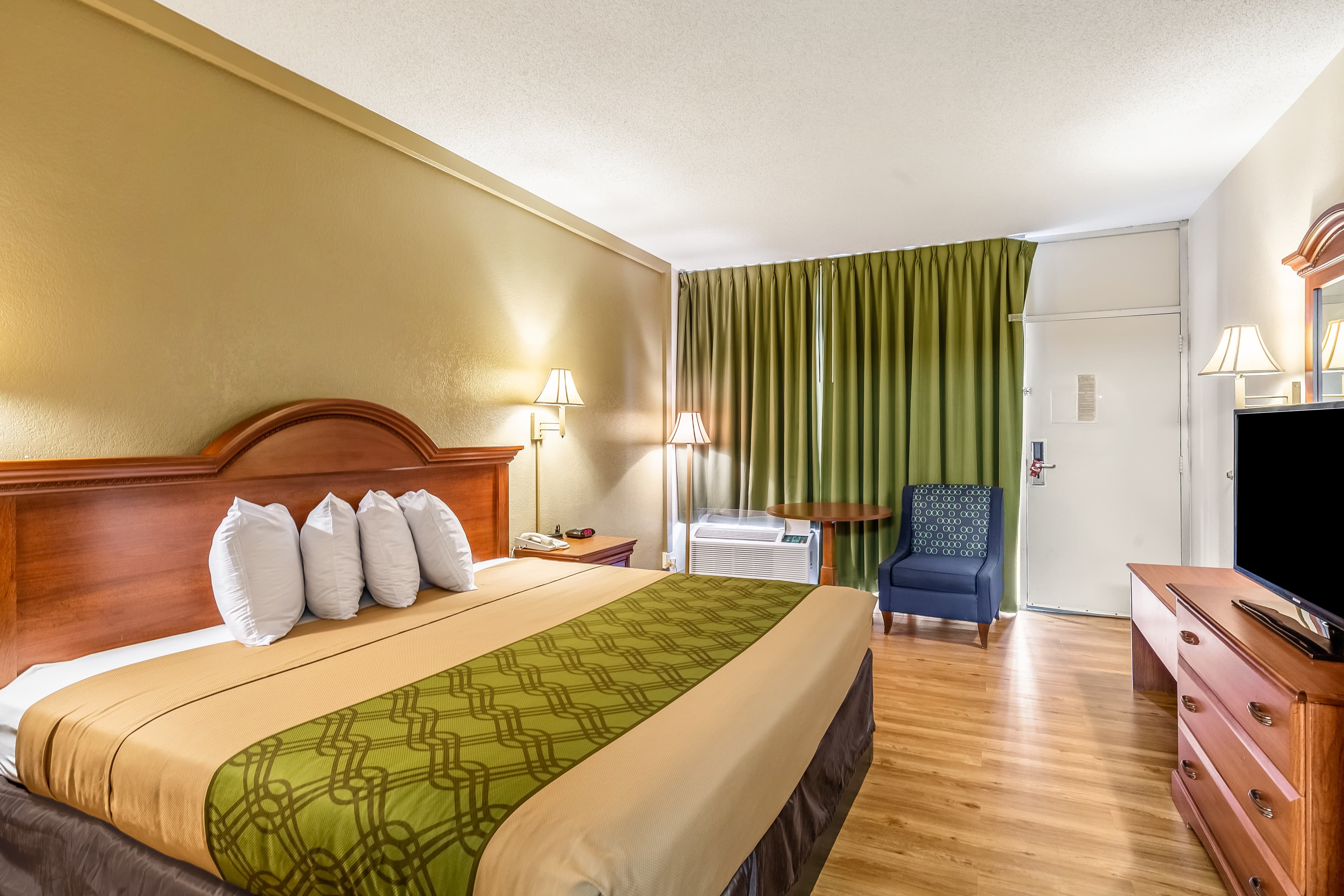 Econo Lodge Lake City-North — 4