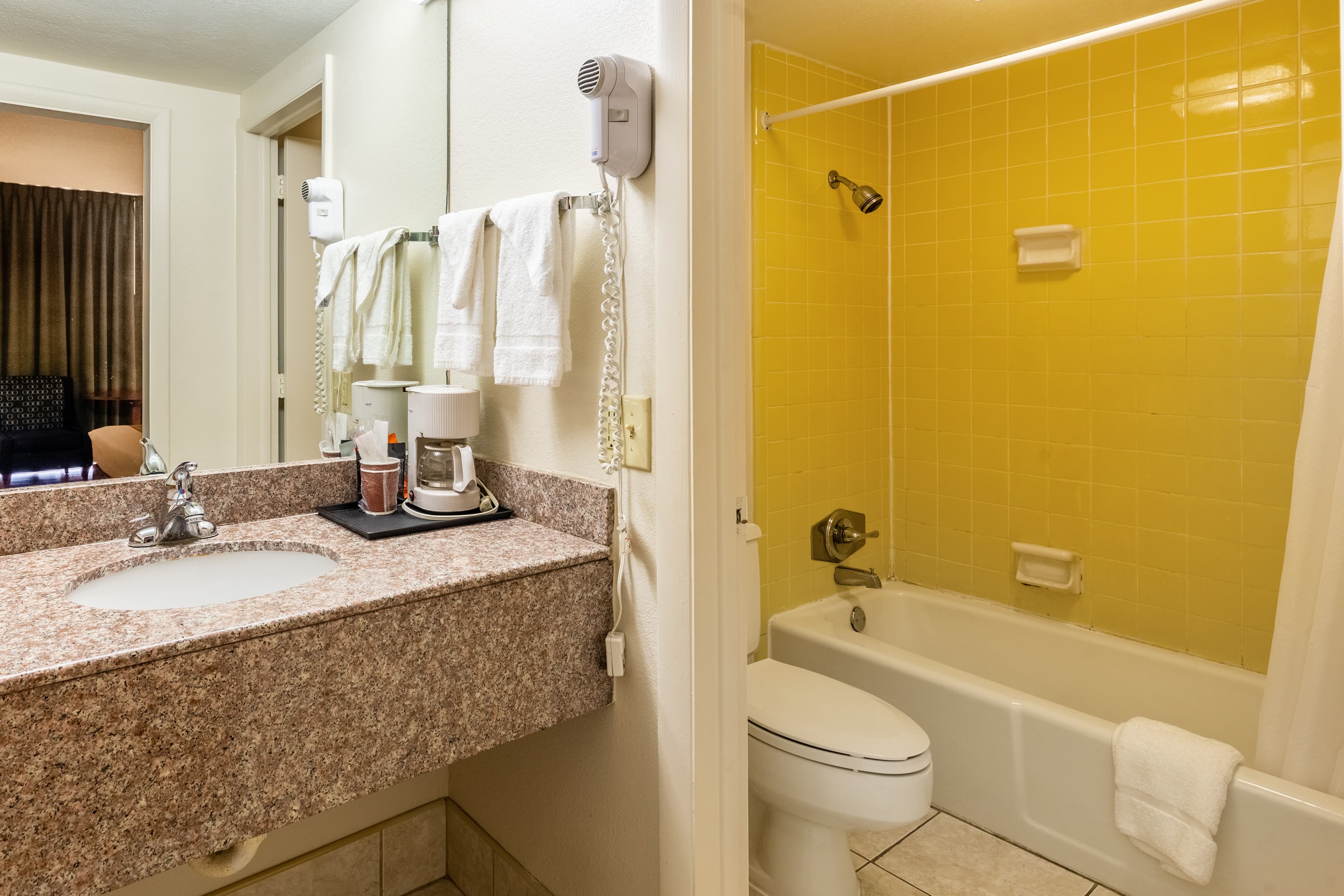 Econo Lodge Lake City-North — 5