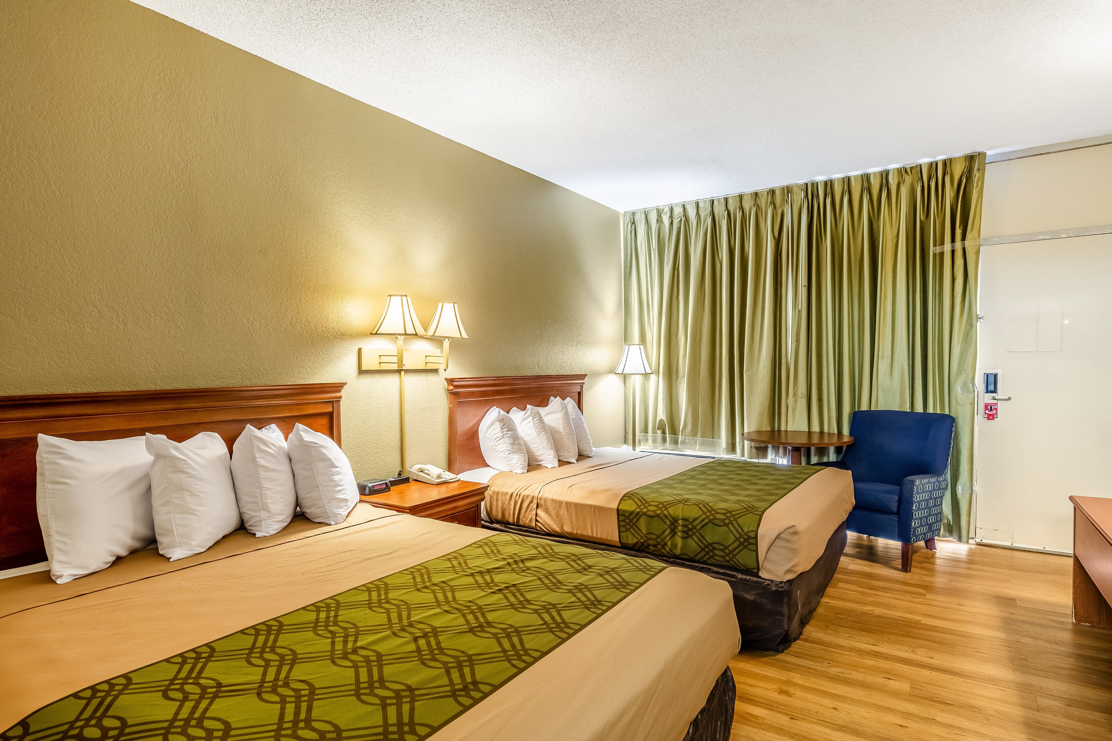 Econo Lodge Lake City-North — 23