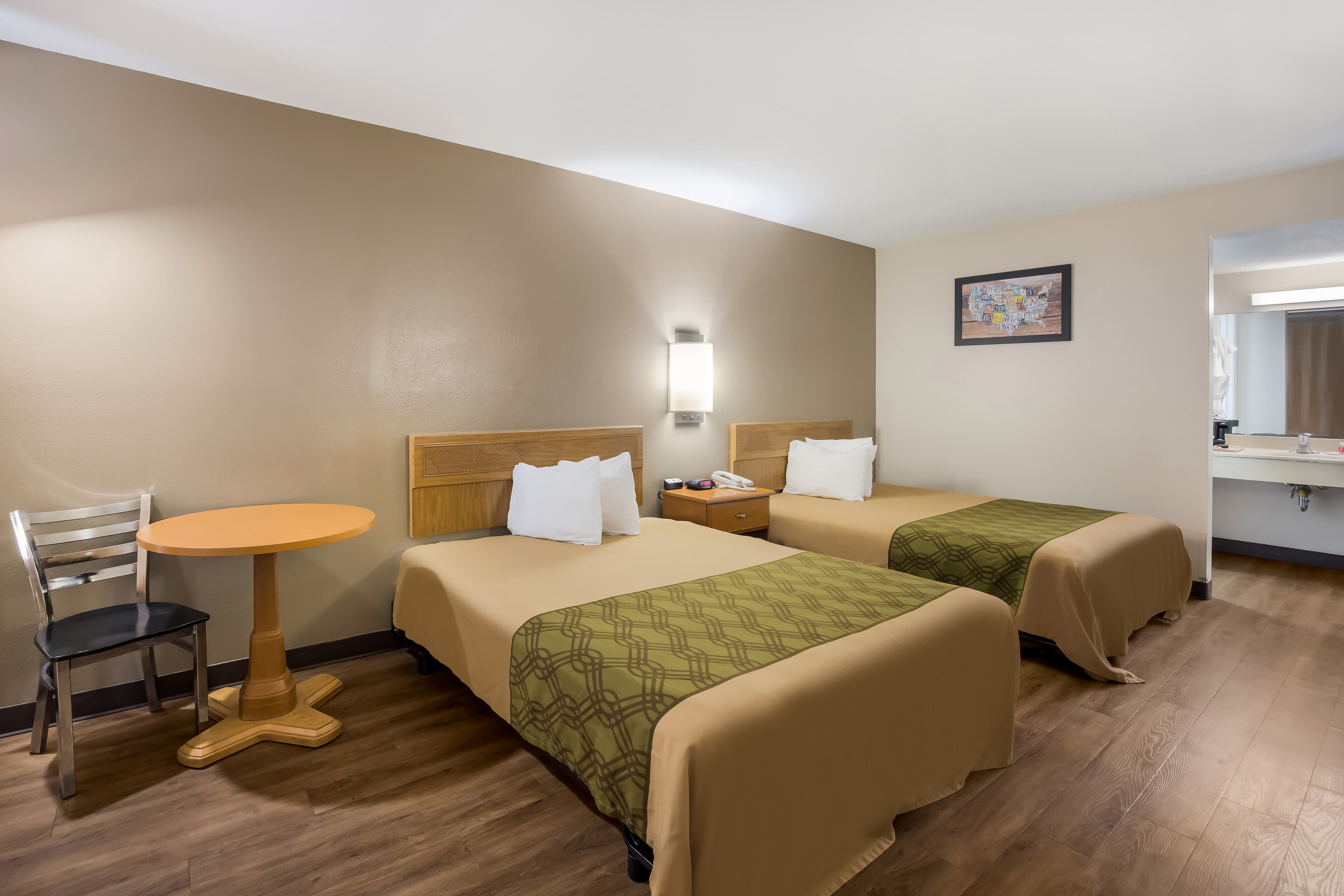Econo Lodge Live Oak - Image 2