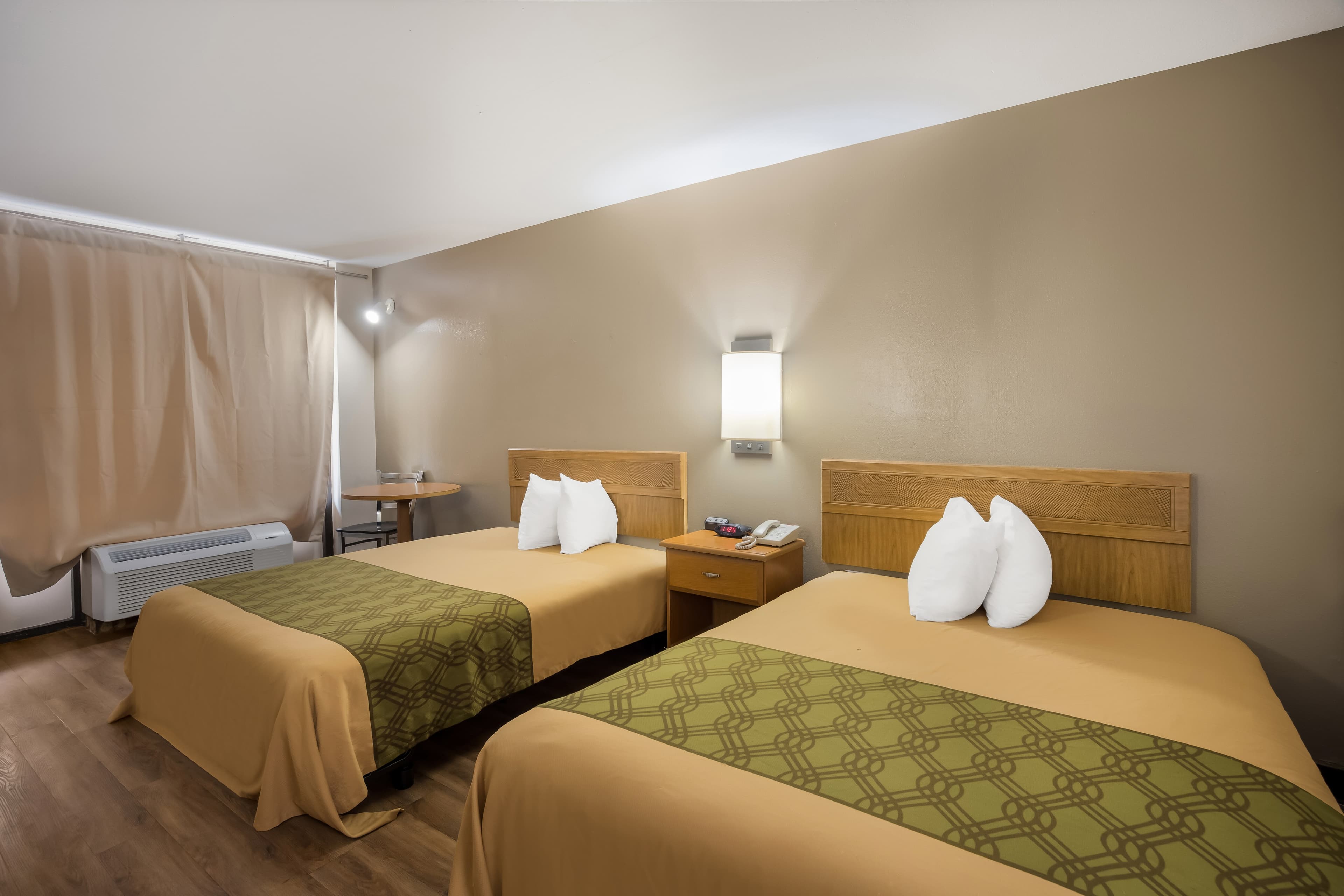 Econo Lodge Live Oak - Image 4
