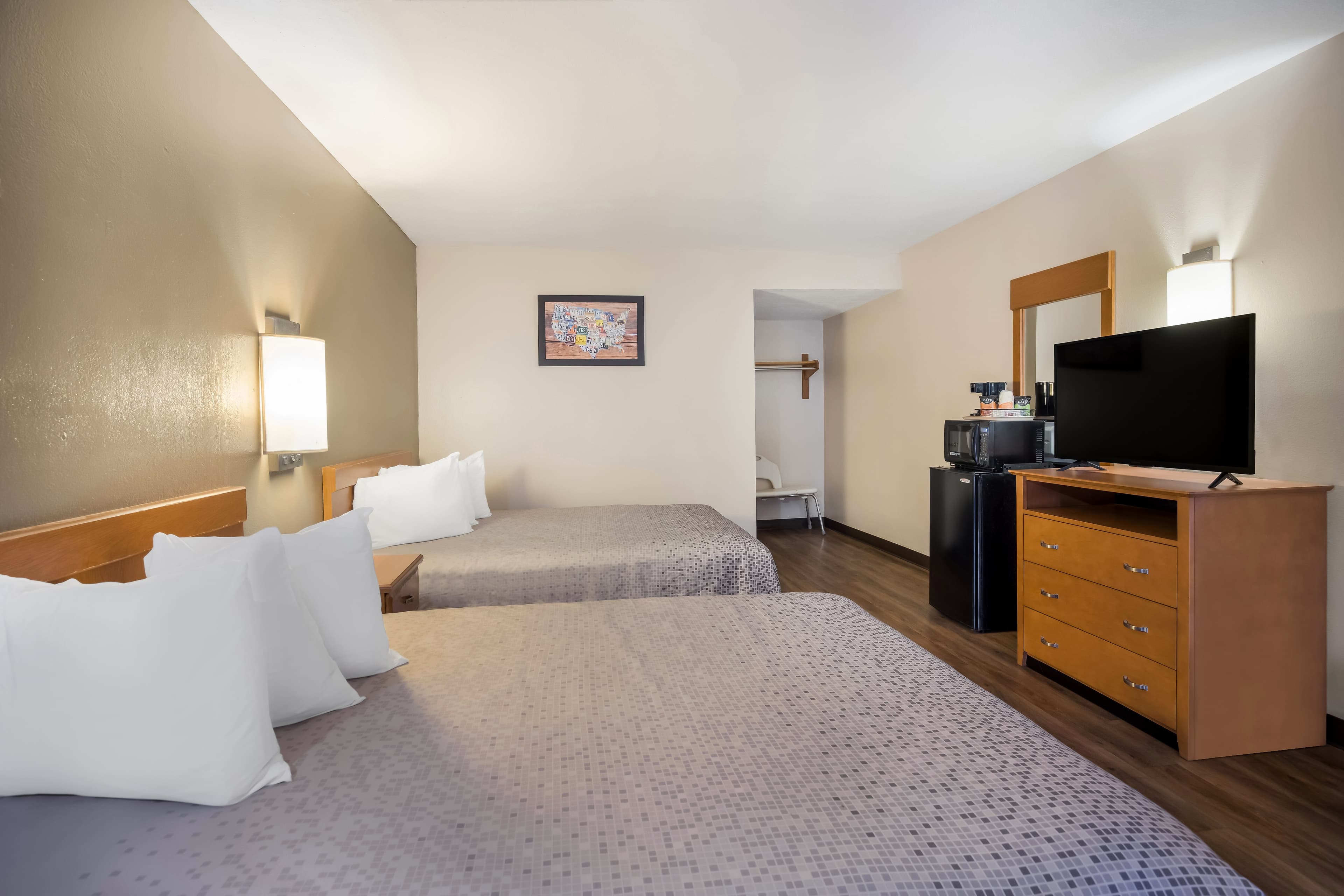 Econo Lodge Live Oak — 8