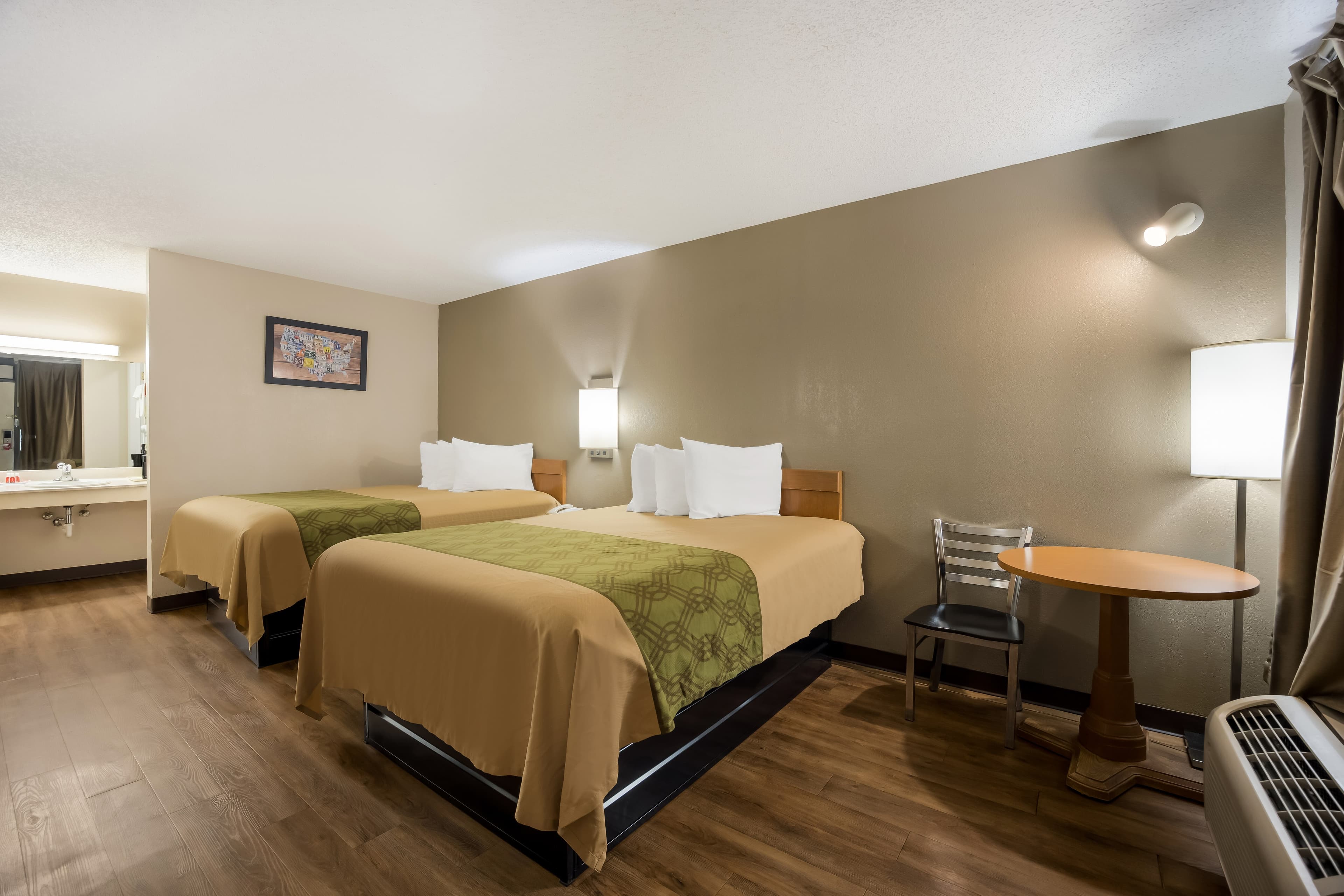 Econo Lodge Live Oak — 24