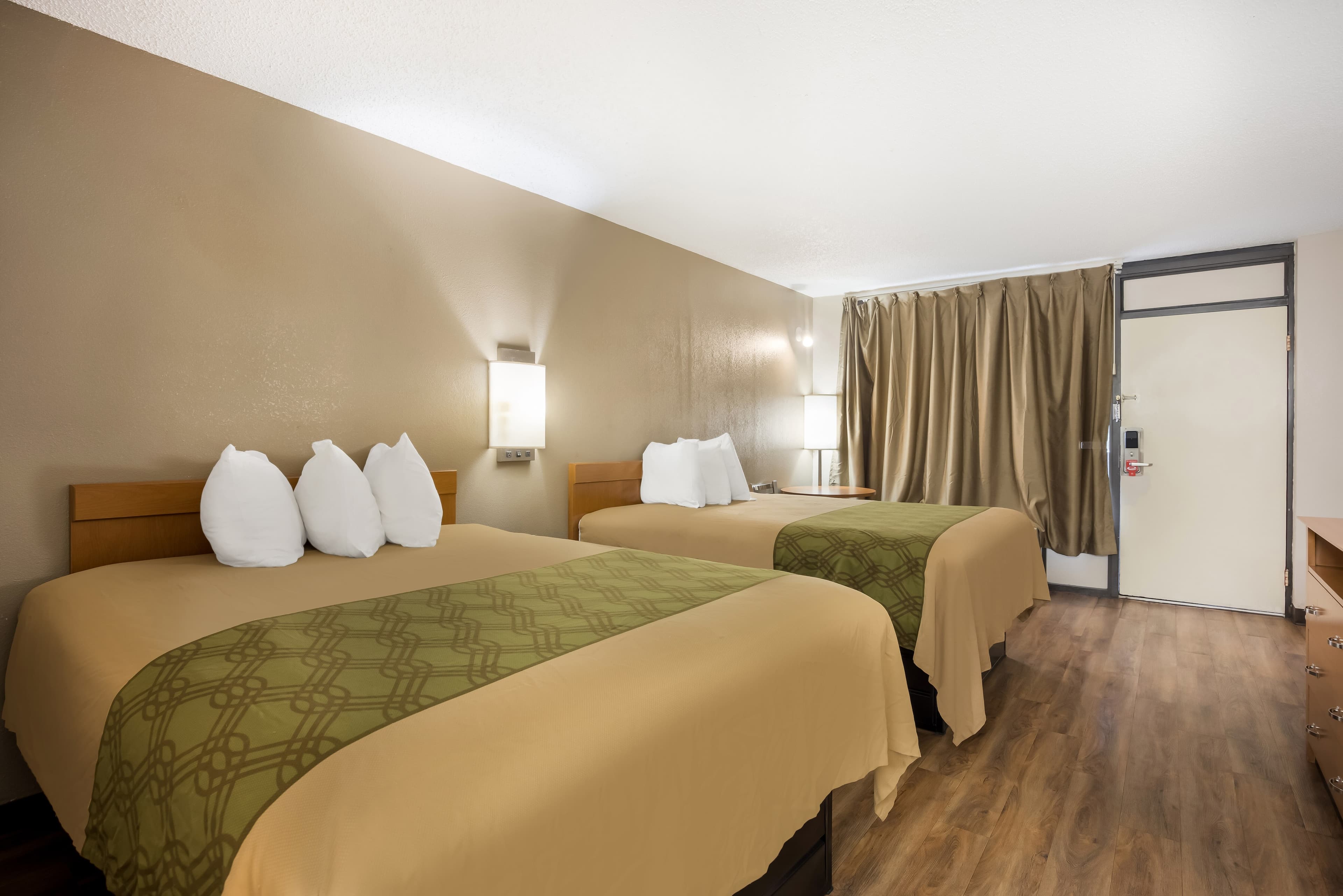 Econo Lodge Live Oak — 26