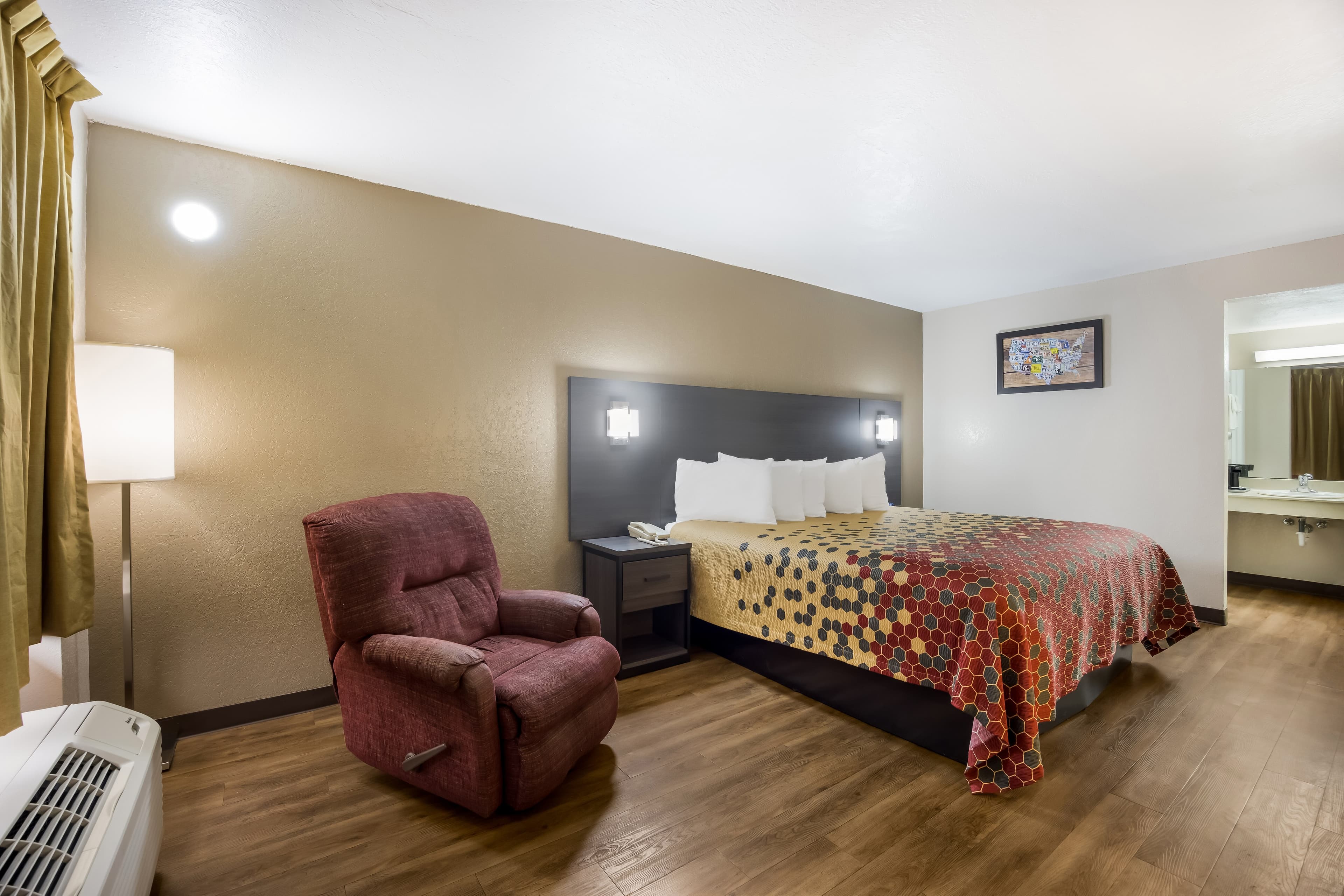 Econo Lodge Live Oak - Image 1