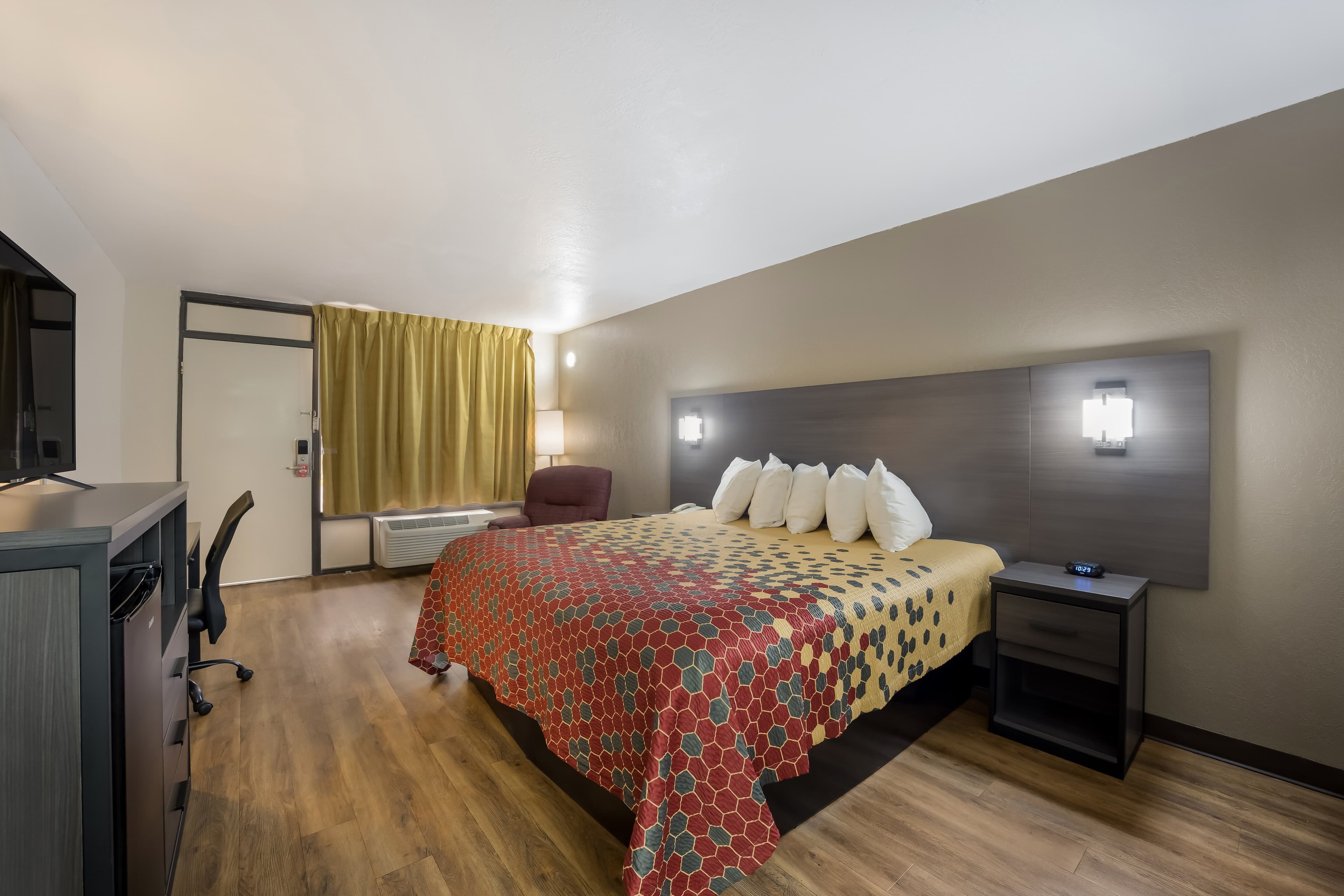 Econo Lodge Live Oak — 16