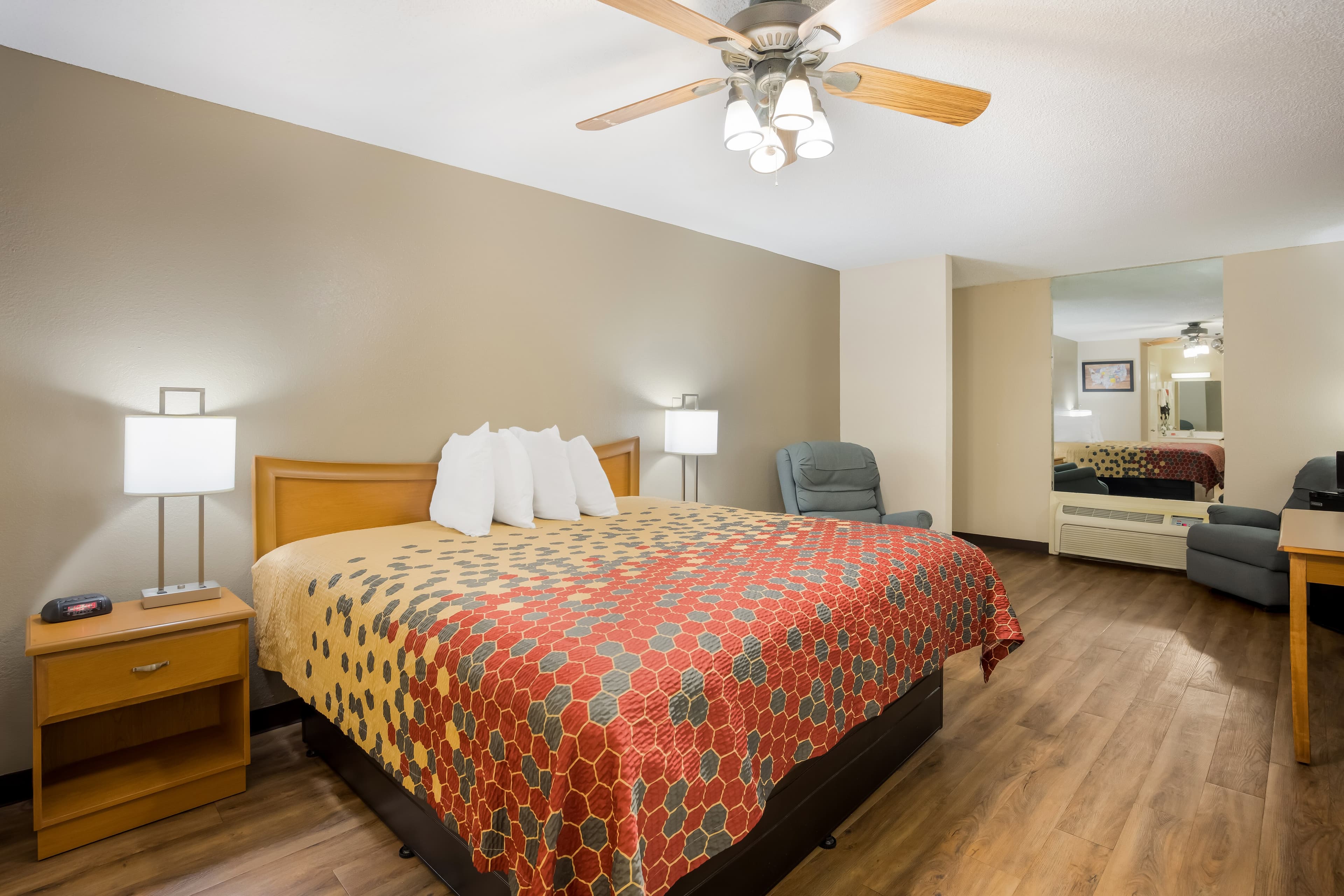 Econo Lodge Live Oak — 19