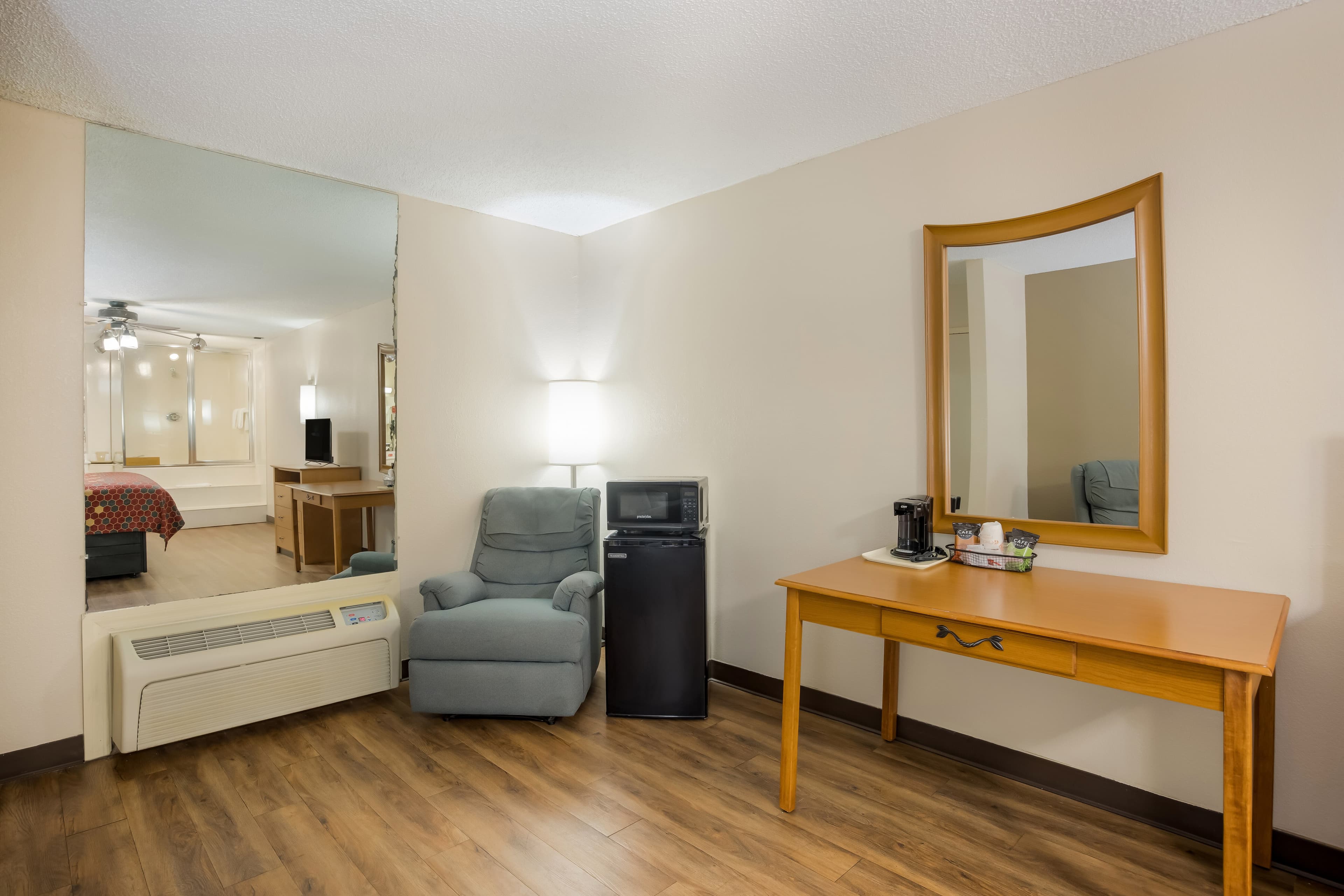 Econo Lodge Live Oak — 20