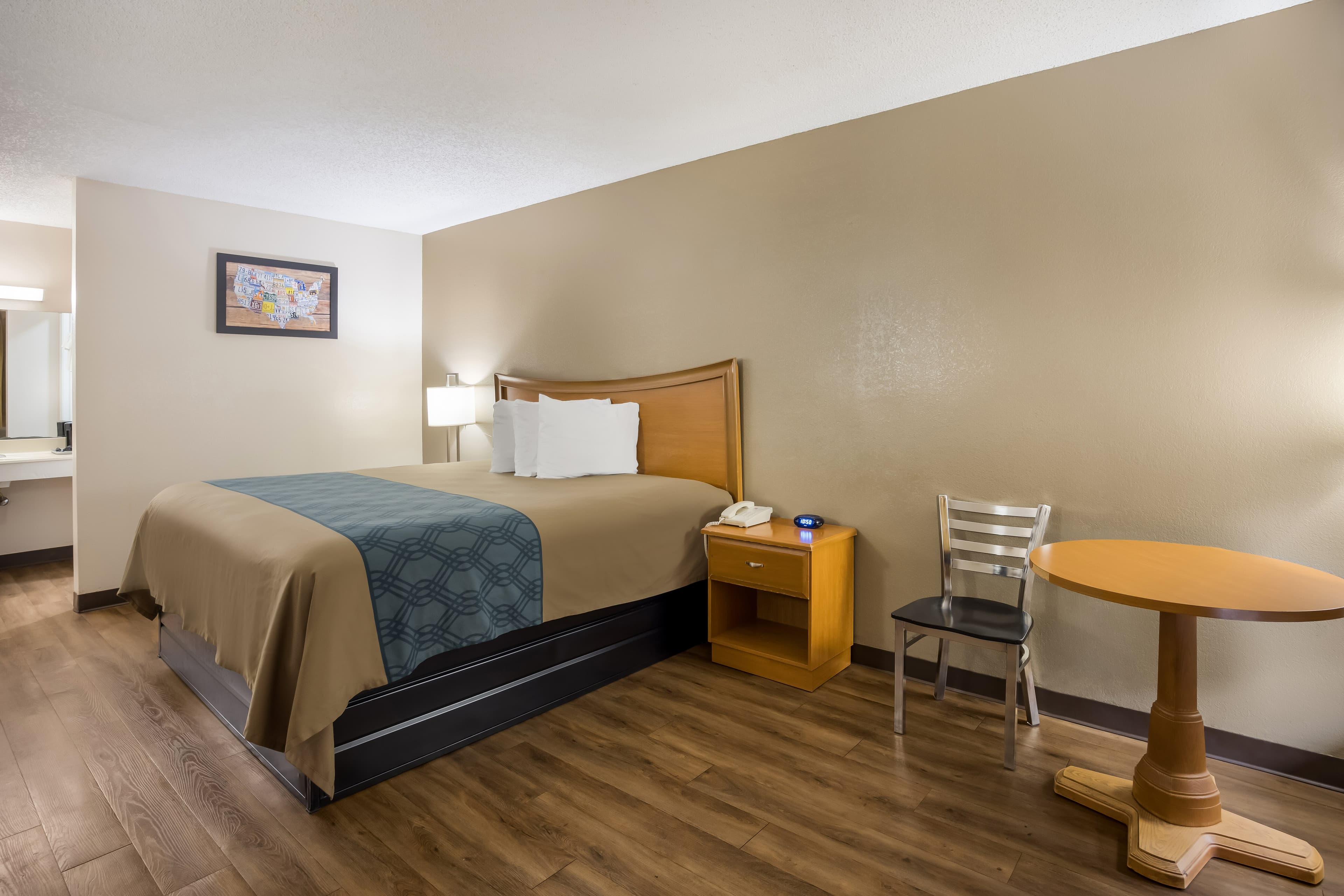 Econo Lodge Live Oak — 10
