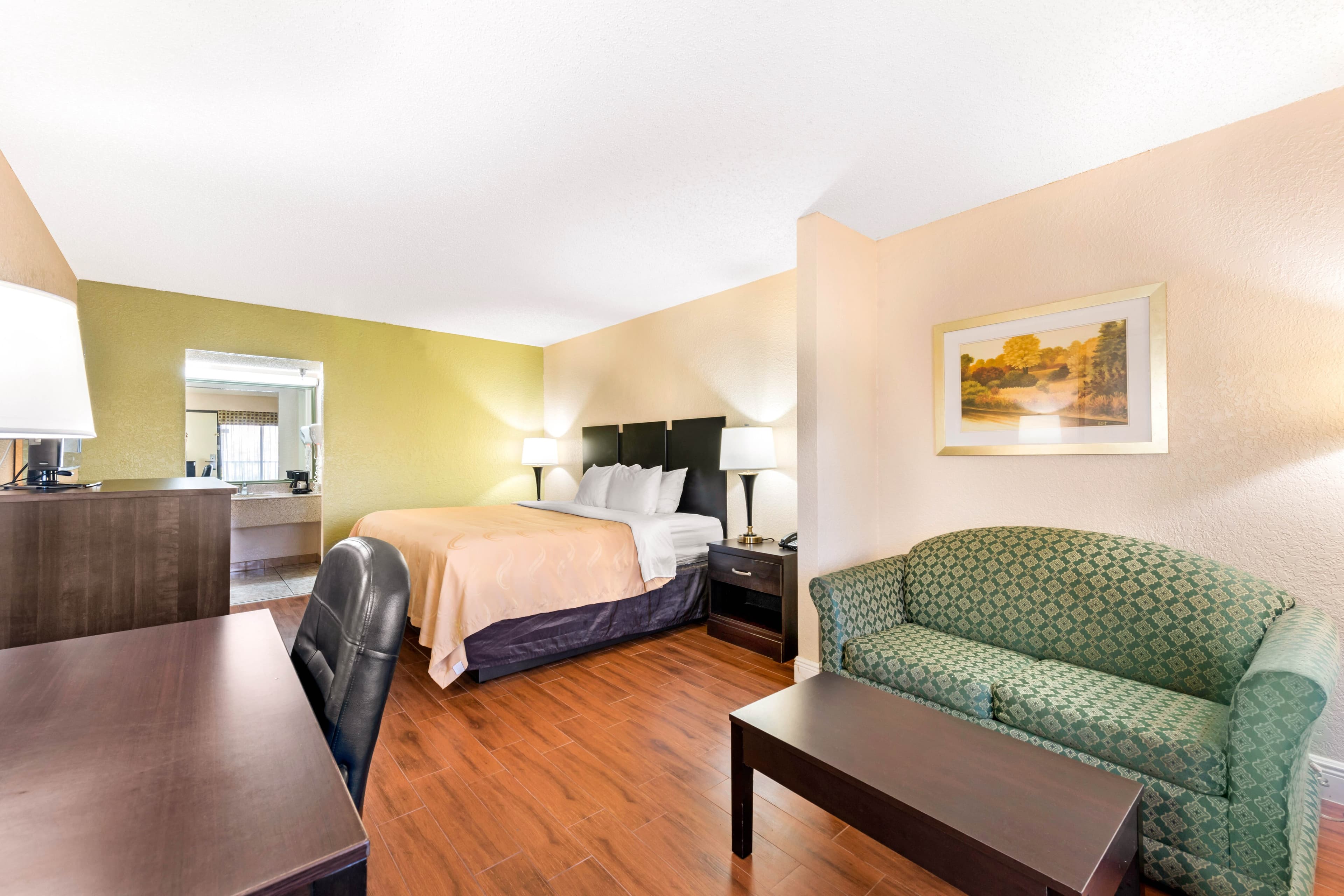 Quality Inn & Suites Orlando Airport - Image 2