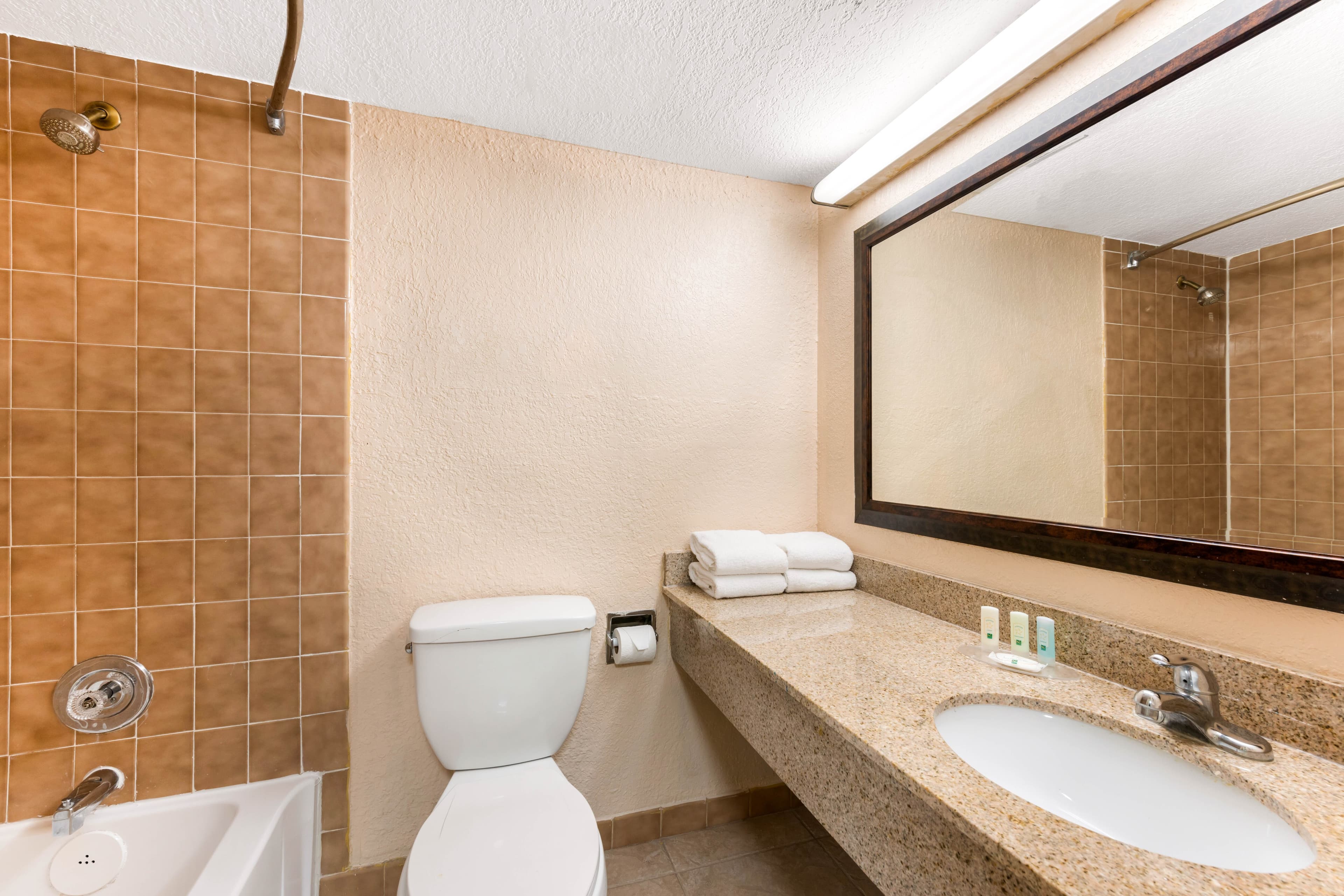Quality Inn & Suites Orlando Airport - Image 3