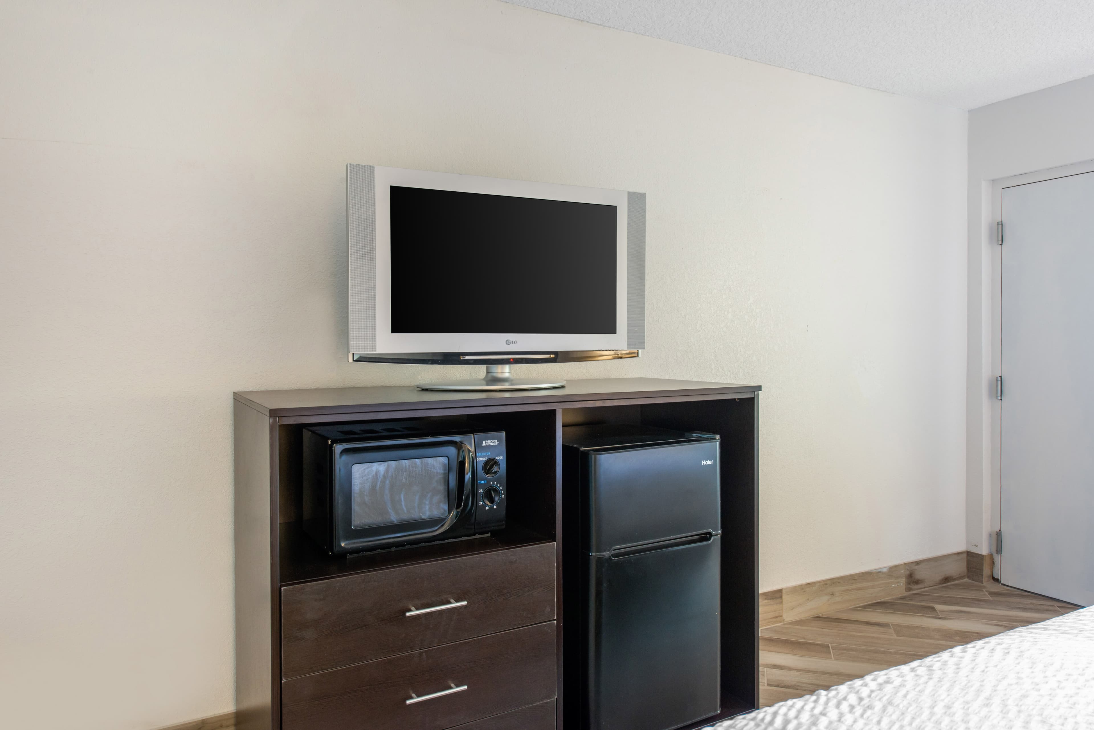 Clarion Inn & Suites Kissimmee-Lake Buena Vista South - Image 5