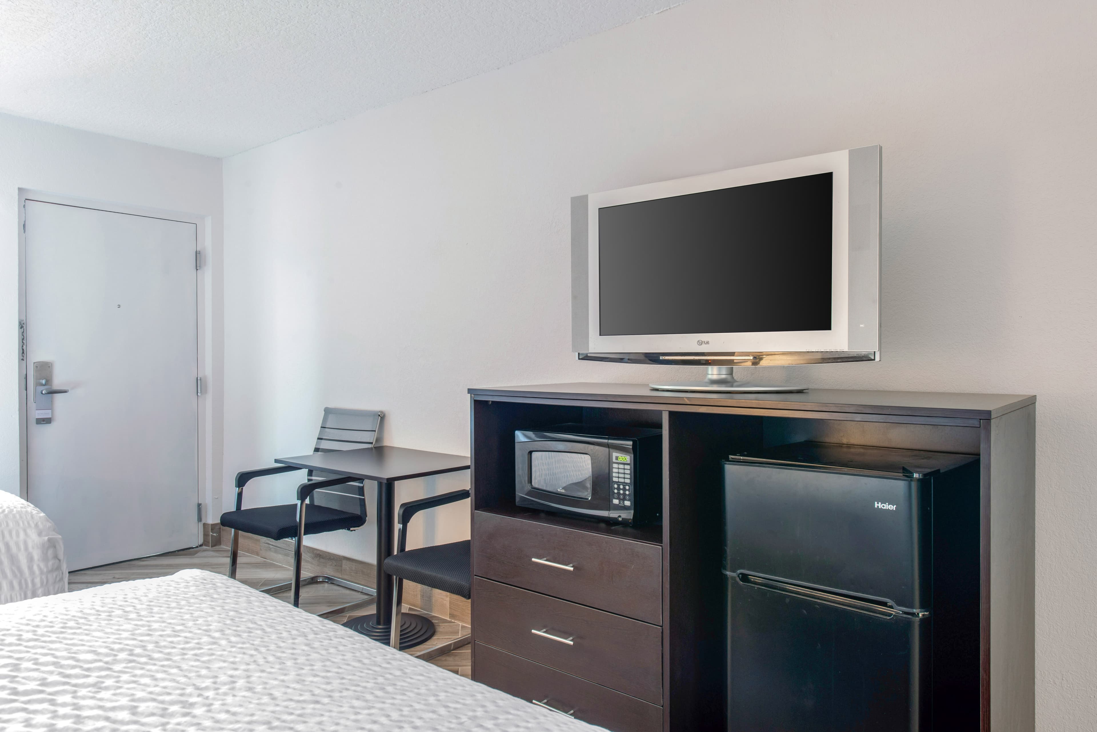 Clarion Inn & Suites Kissimmee-Lake Buena Vista South — 8