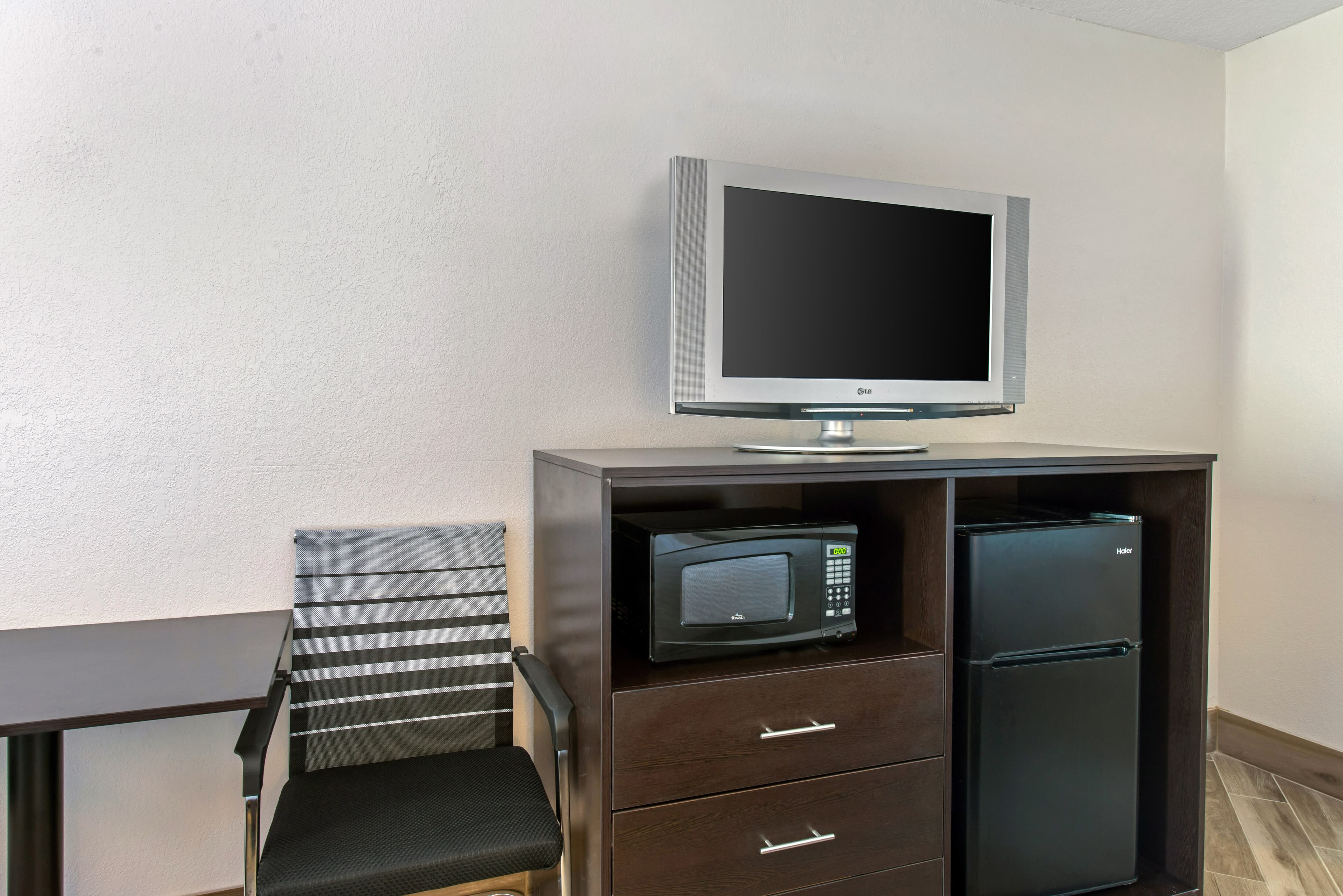 Clarion Inn & Suites Kissimmee-Lake Buena Vista South — 10