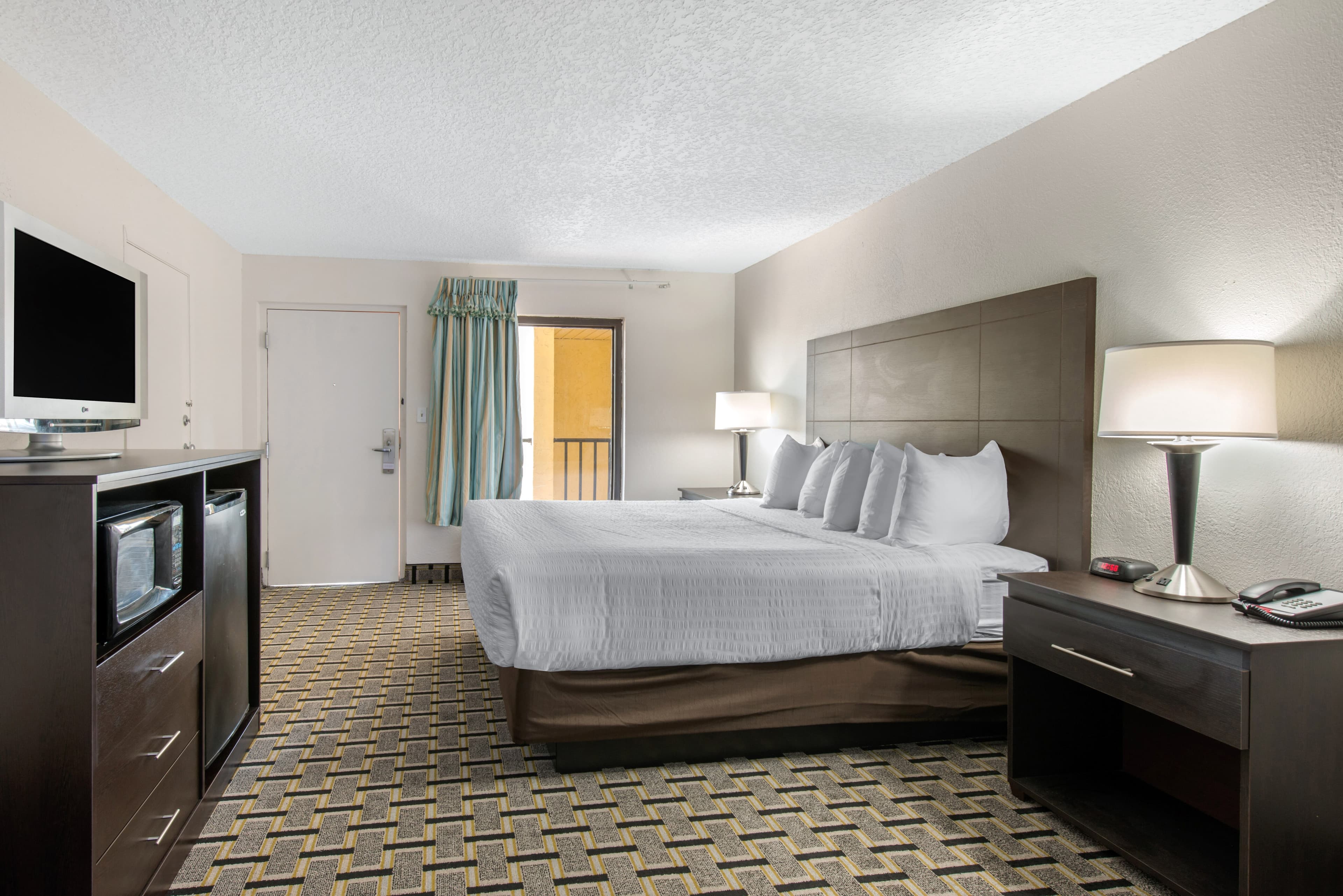 Clarion Inn & Suites Kissimmee-Lake Buena Vista South — 22