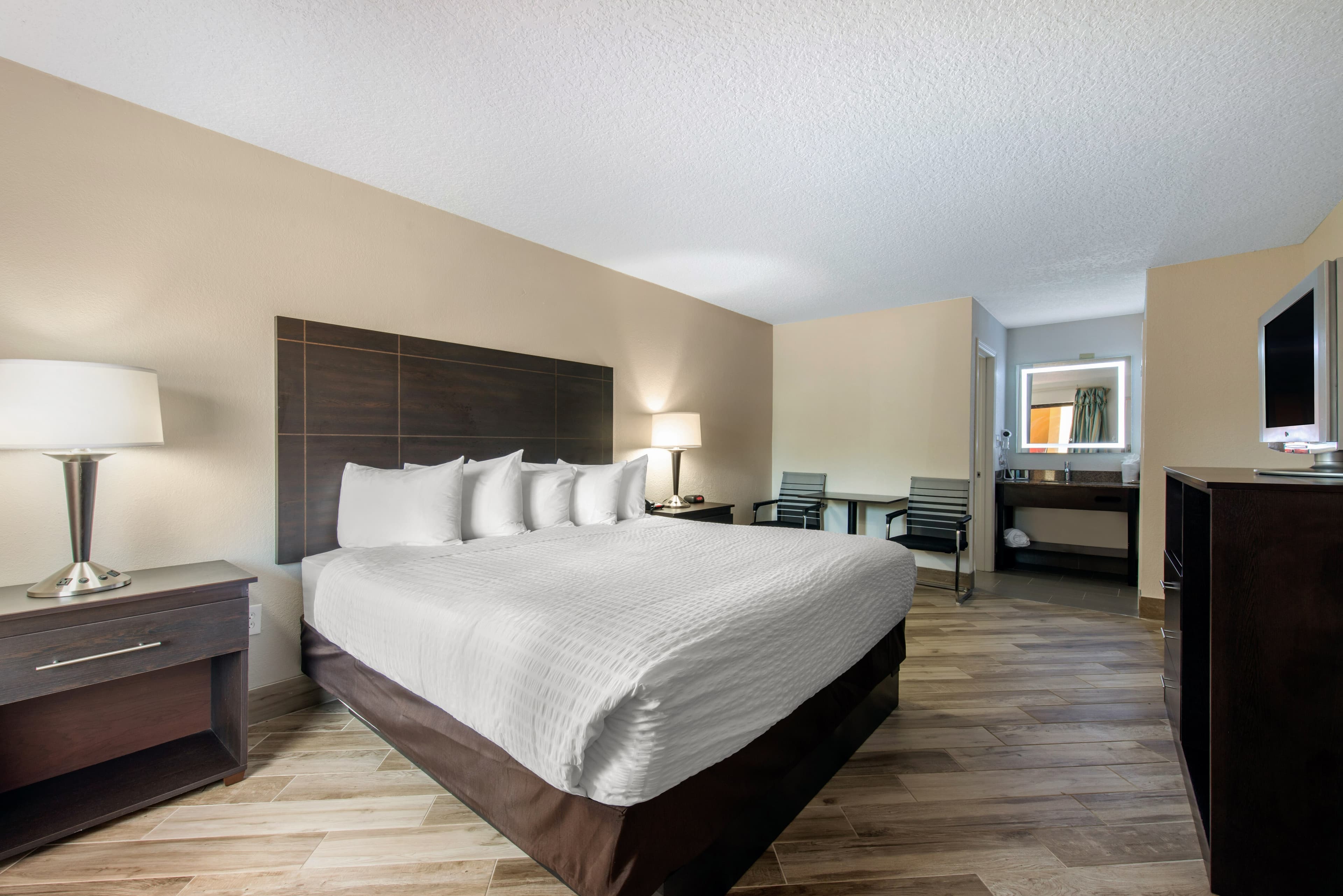 Clarion Inn & Suites Kissimmee-Lake Buena Vista South — 21