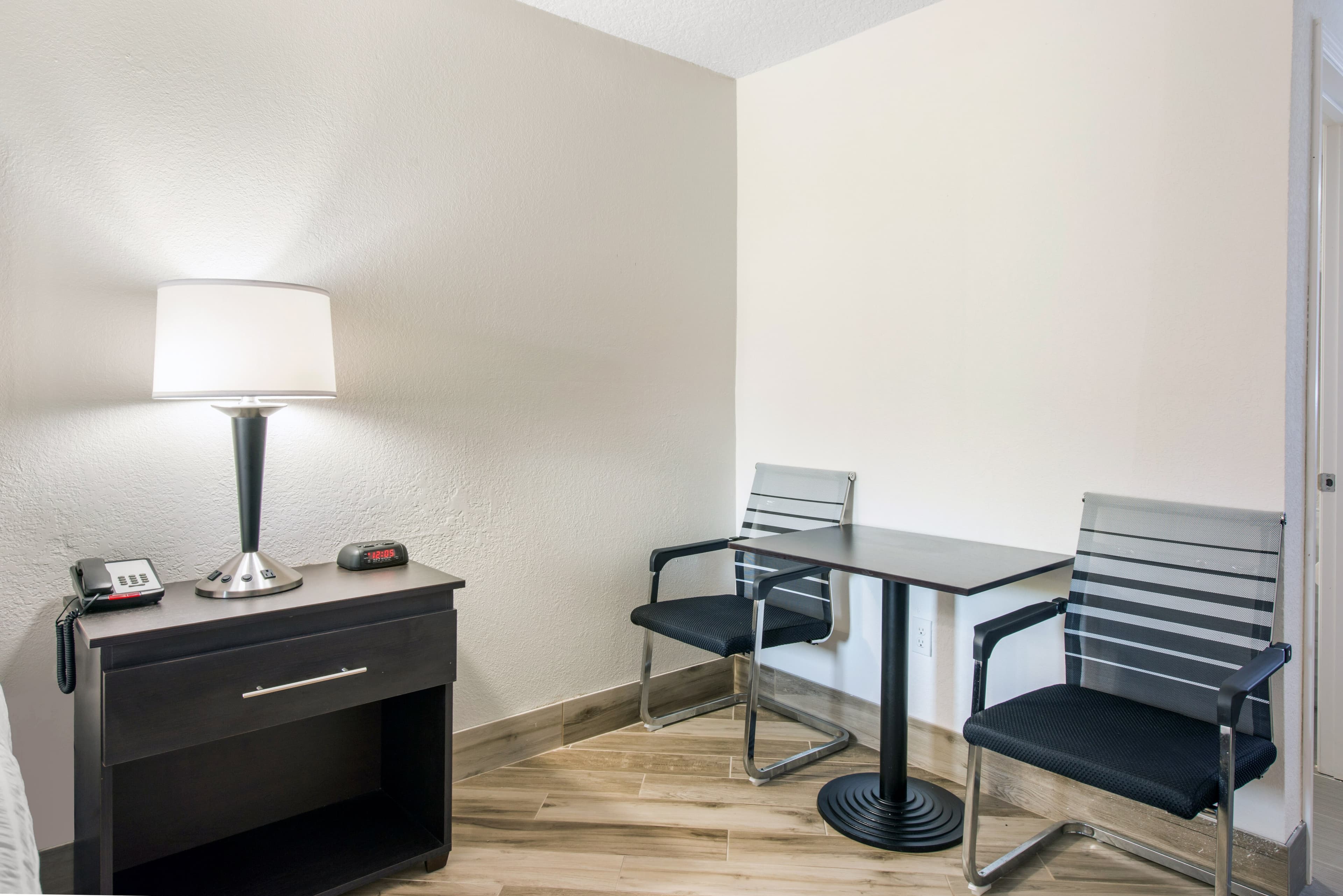 Clarion Inn & Suites Kissimmee-Lake Buena Vista South — 26