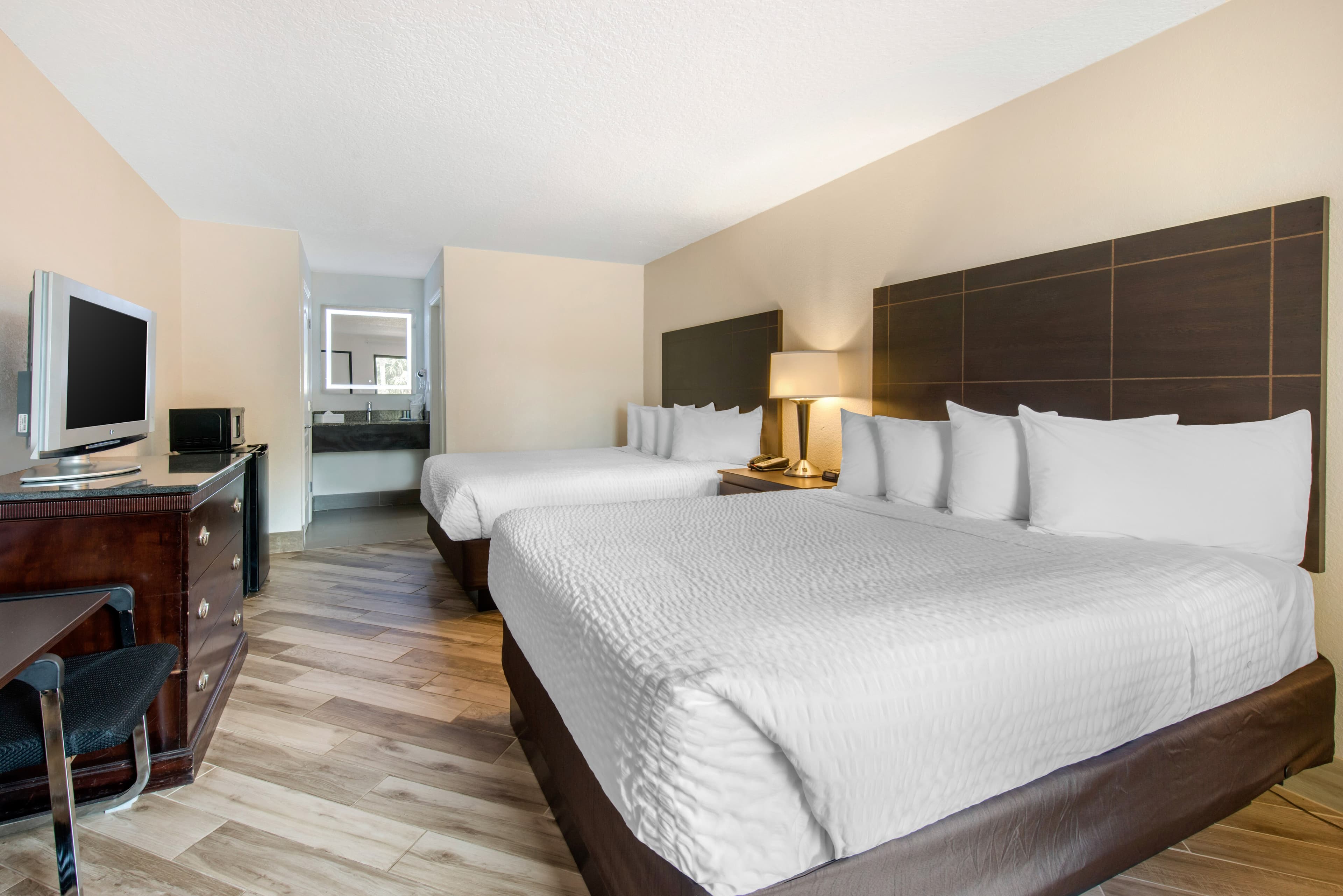 Clarion Inn & Suites Kissimmee-Lake Buena Vista South — 29