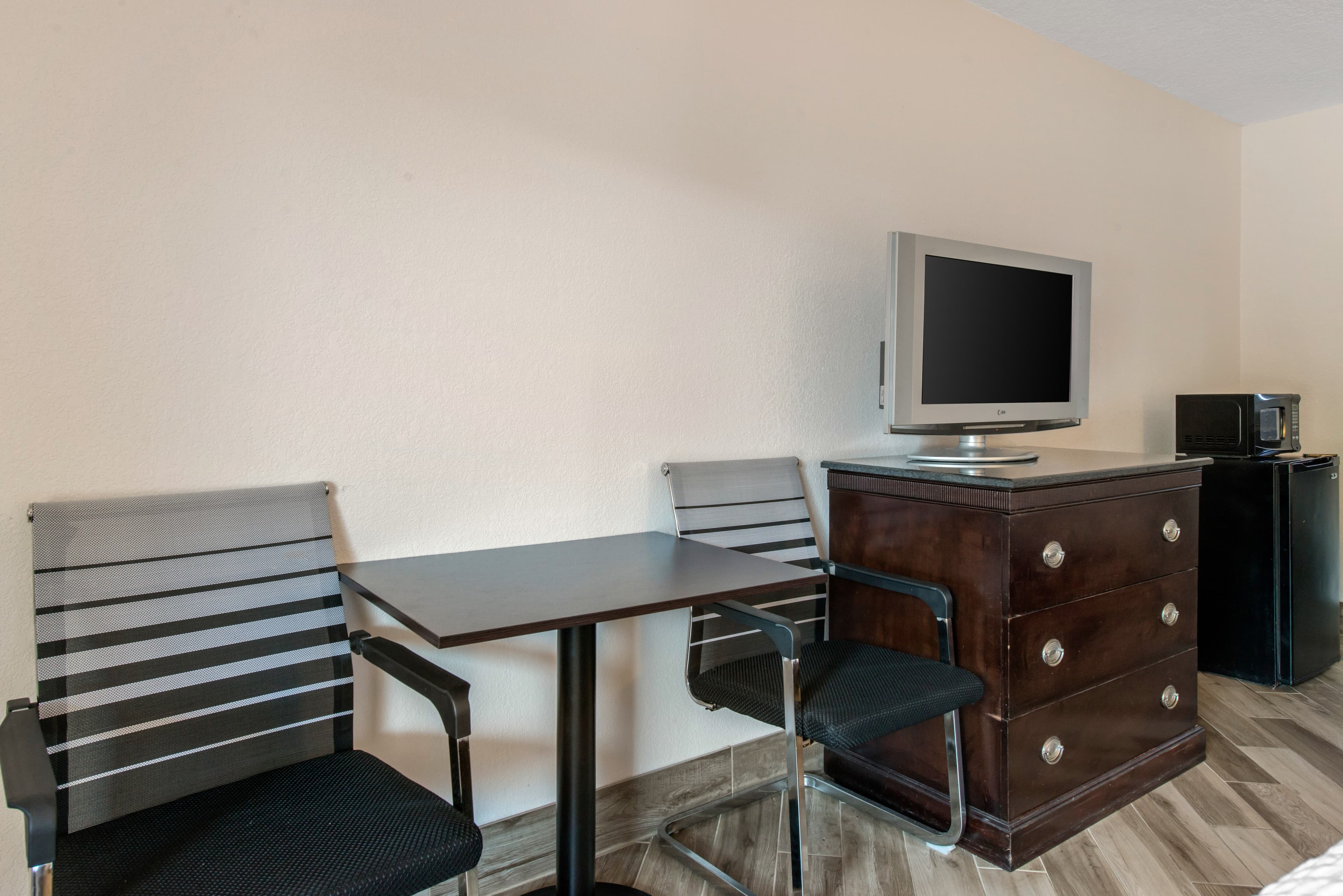 Clarion Inn & Suites Kissimmee-Lake Buena Vista South — 30