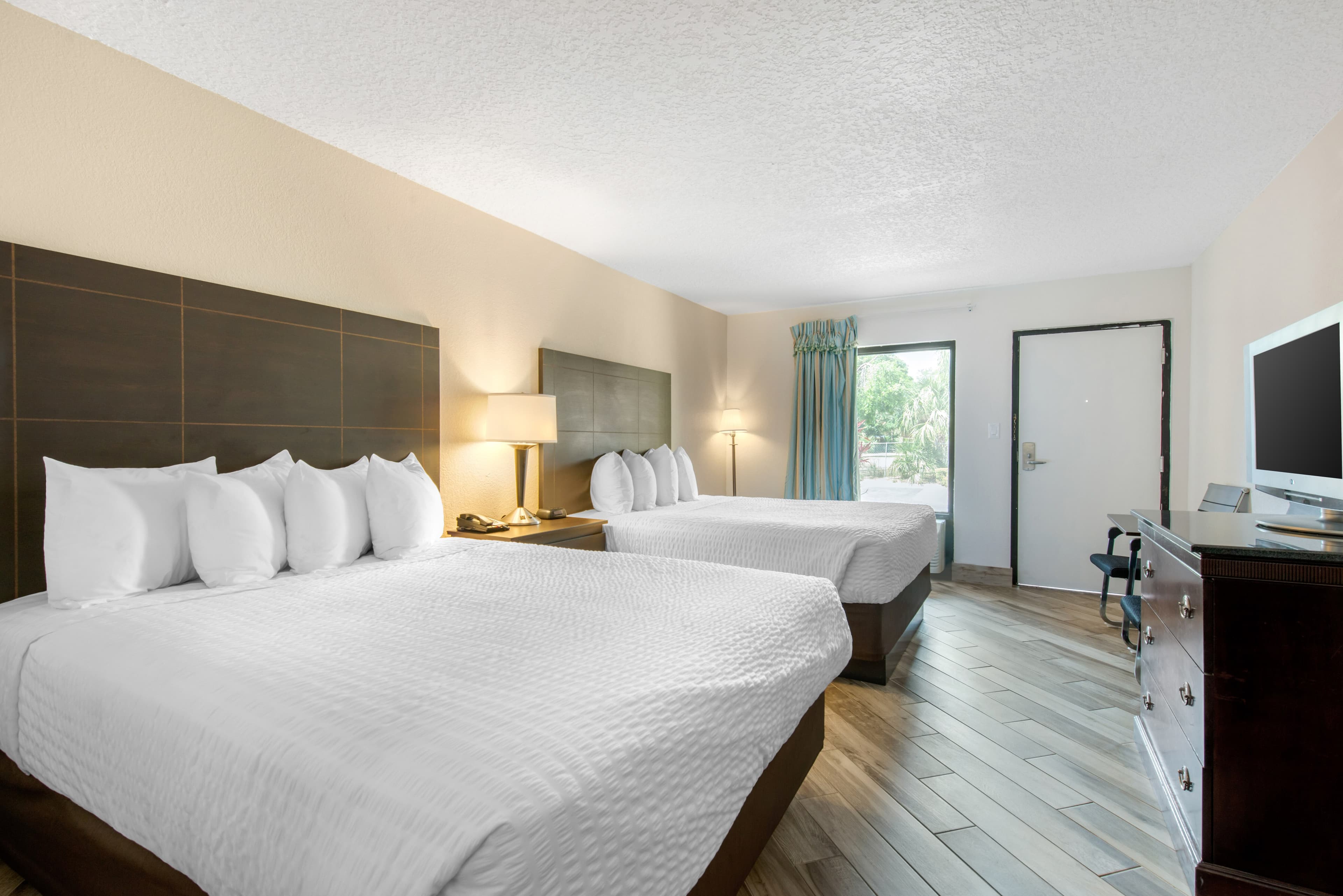 Clarion Inn & Suites Kissimmee-Lake Buena Vista South — 31