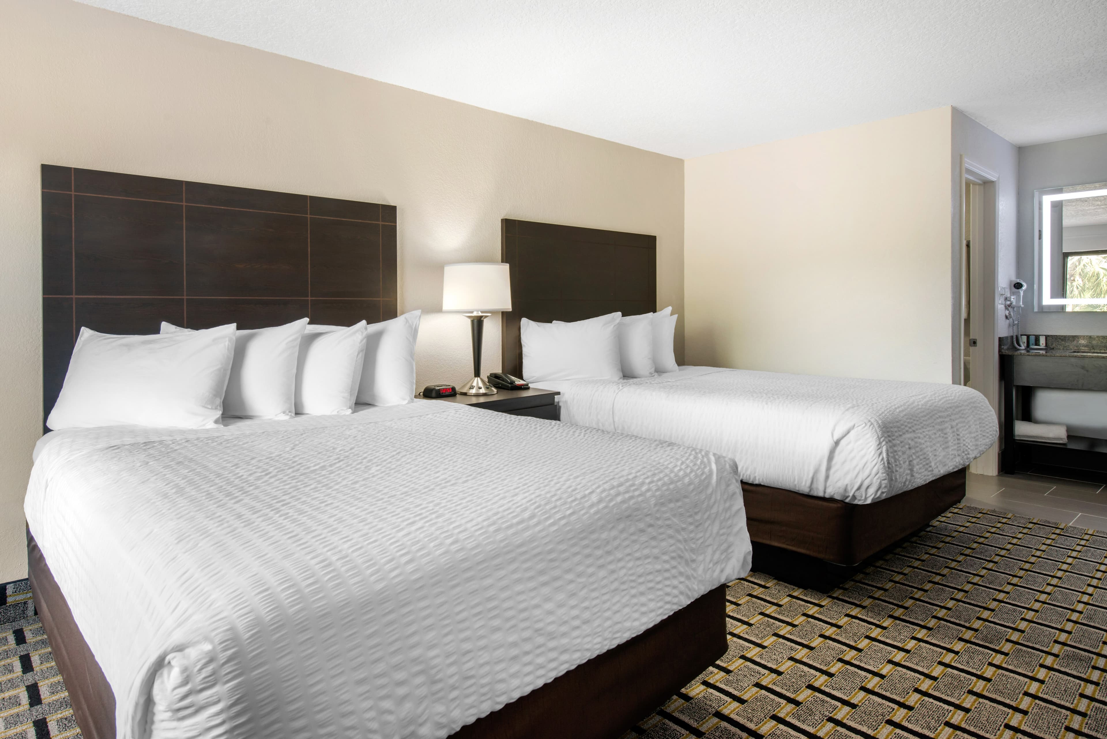 Clarion Inn & Suites Kissimmee-Lake Buena Vista South — 13