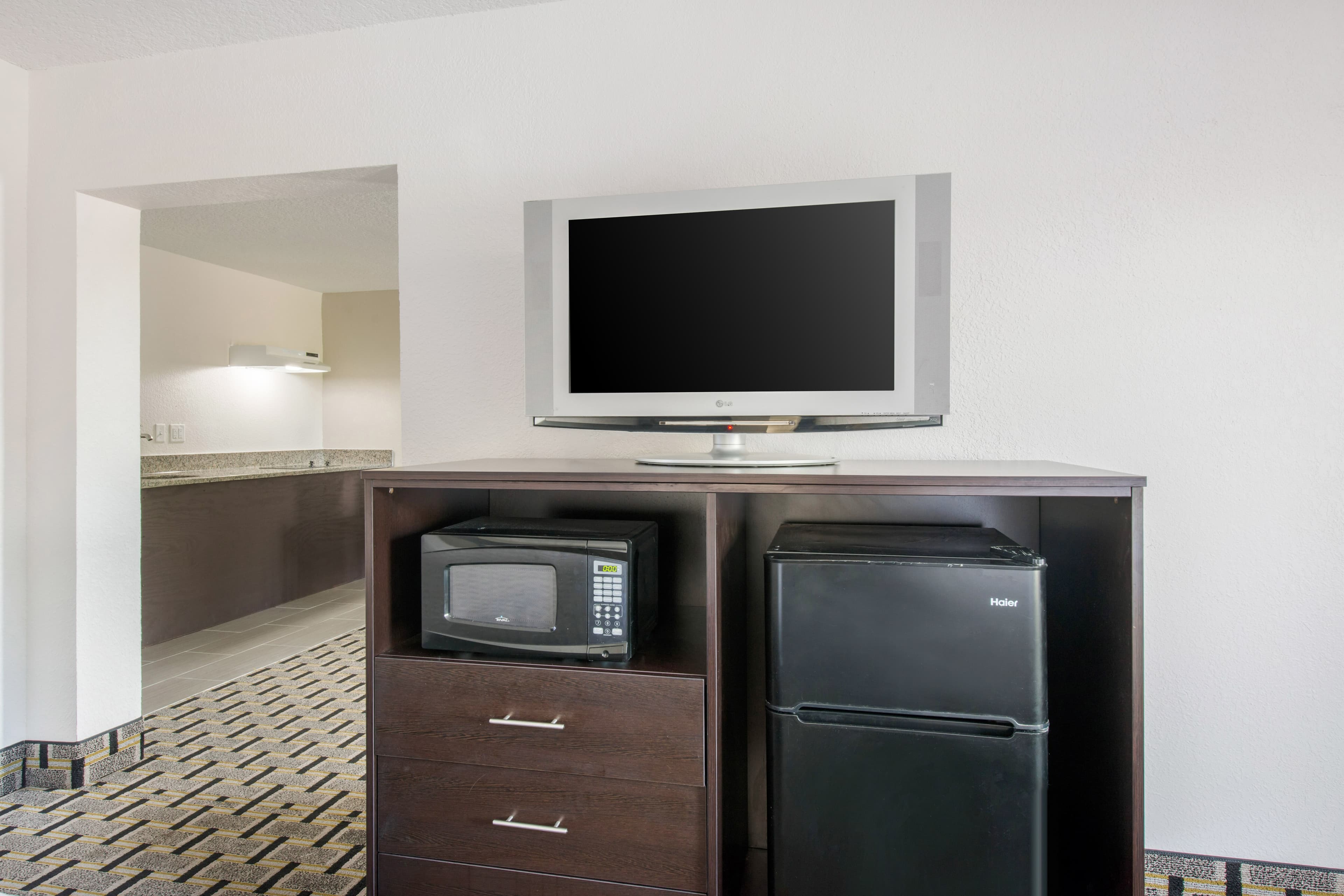 Clarion Inn & Suites Kissimmee-Lake Buena Vista South — 14